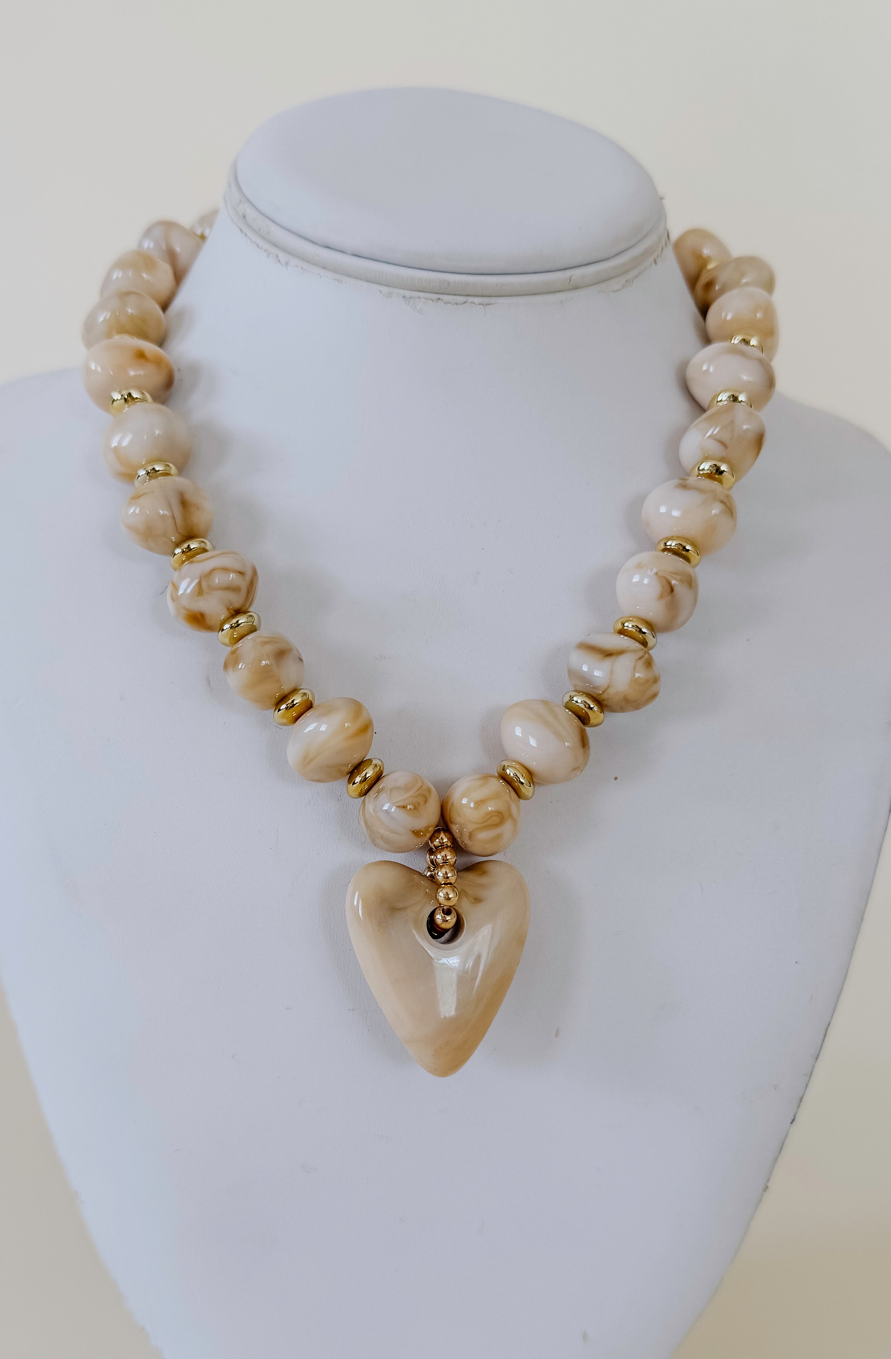 ATHENS BEADED NECKLACE WITH HEART CHARM