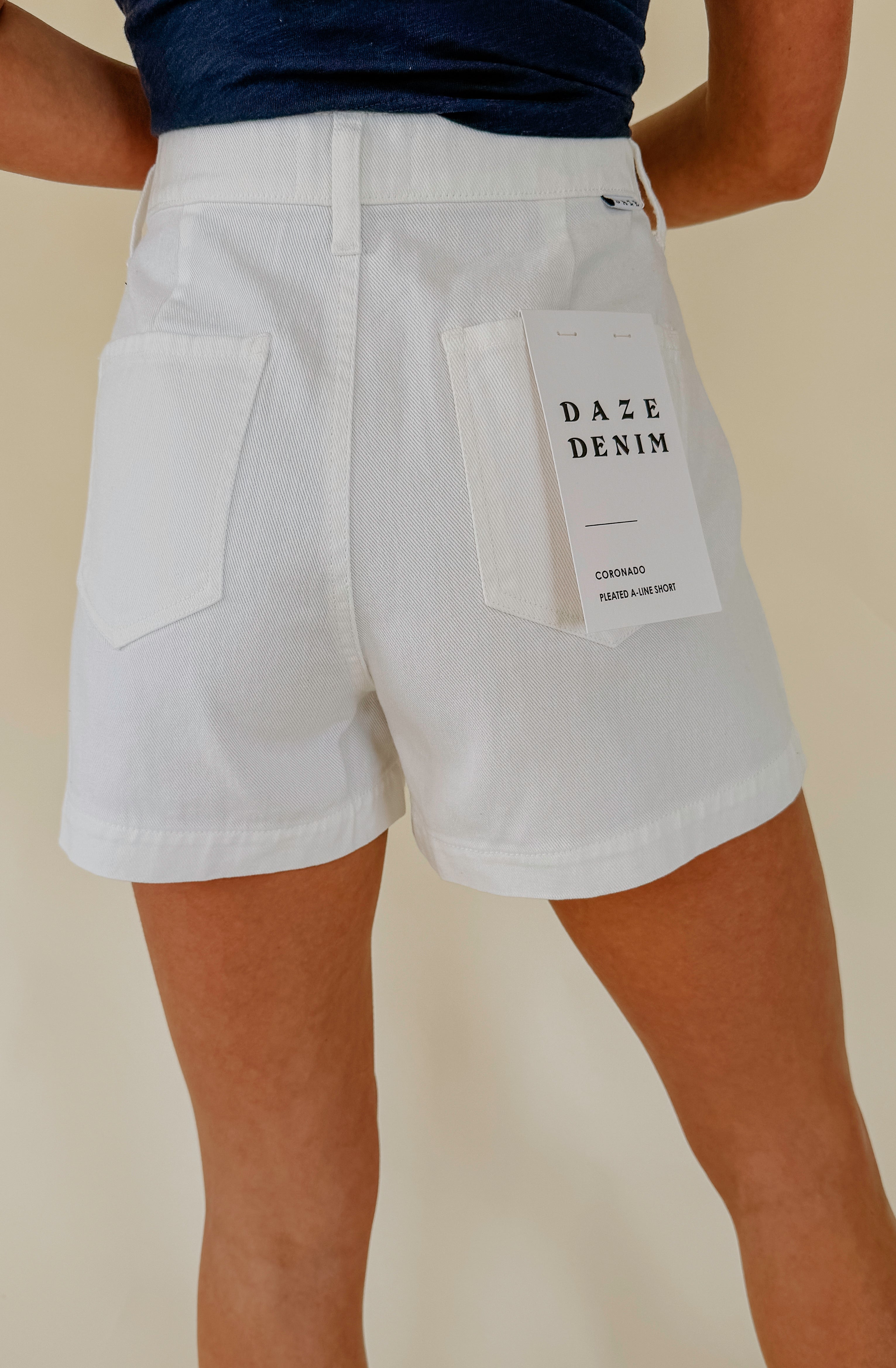 DAZE CORONADO SHORT IN LAMB