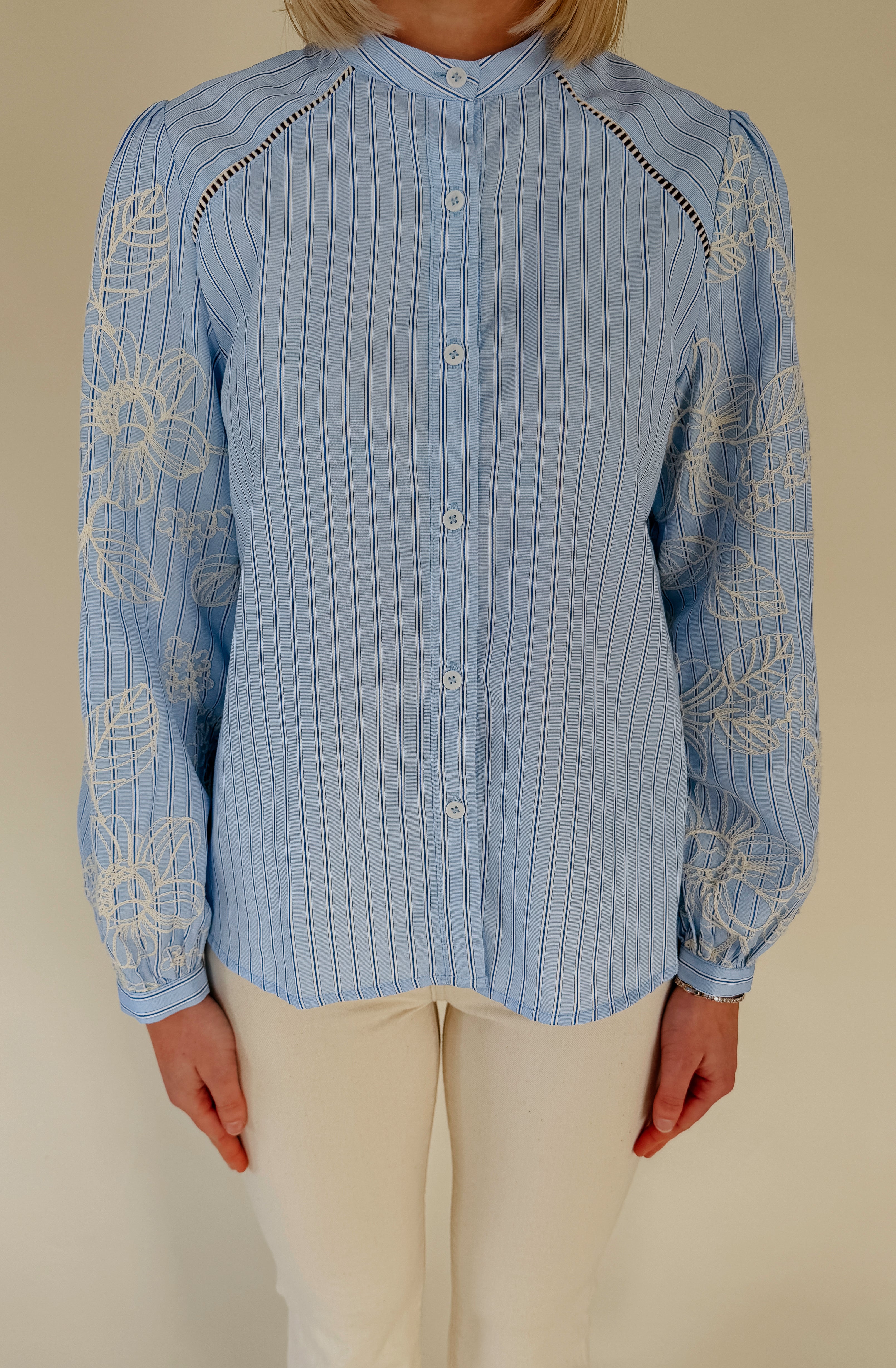 BLENDS WELL BUTTONED BLOUSE