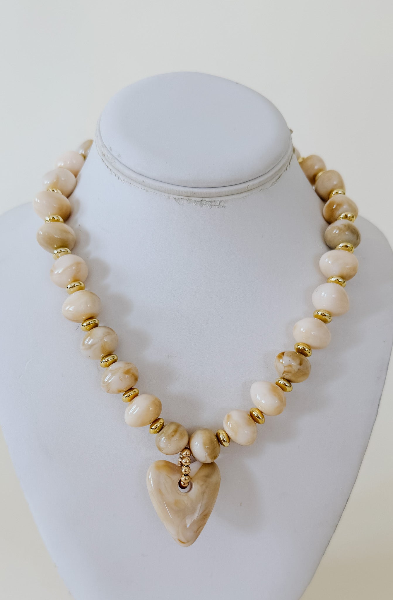 ATHENS BEADED NECKLACE WITH HEART CHARM