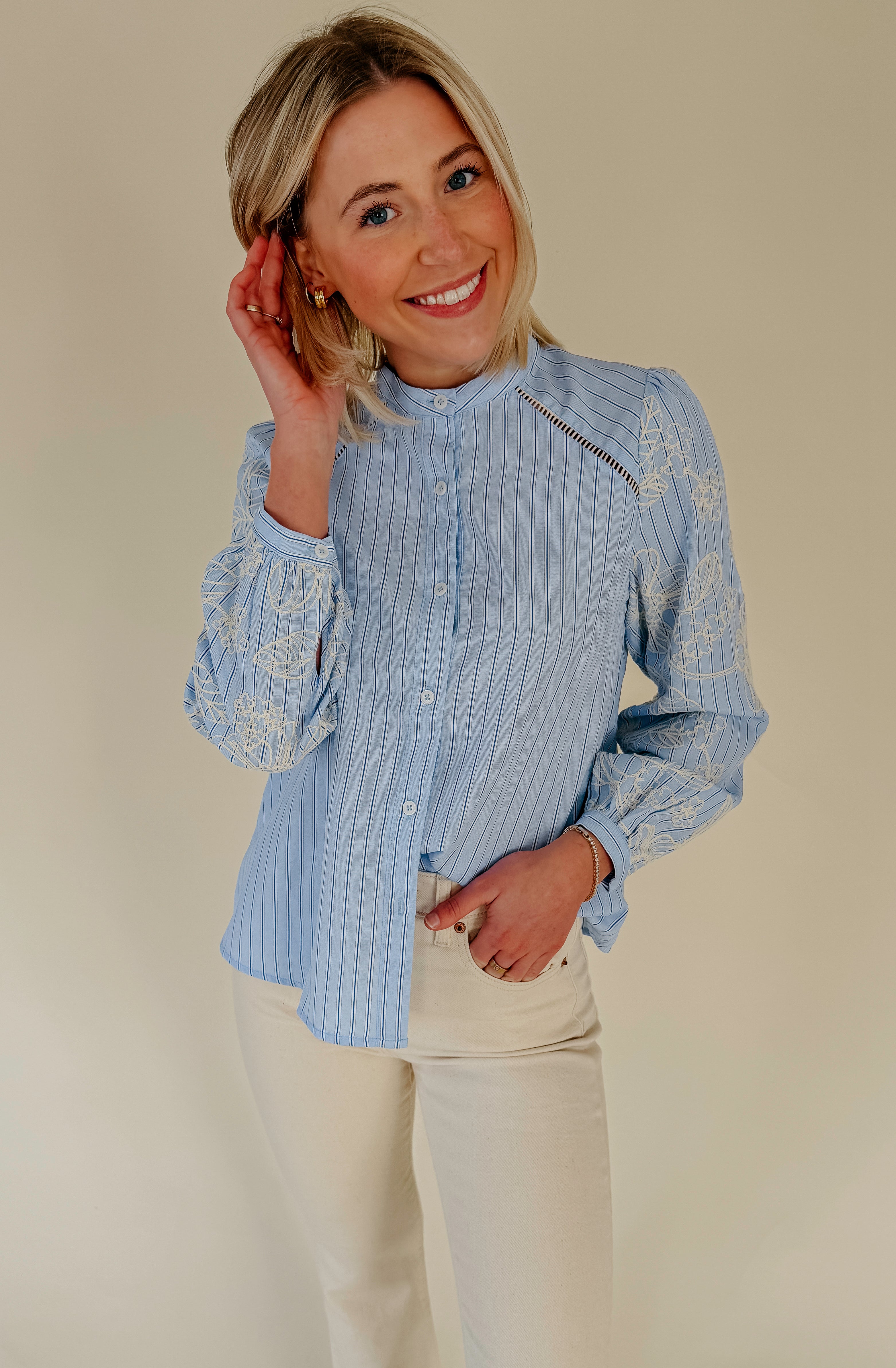 BLENDS WELL BUTTONED BLOUSE