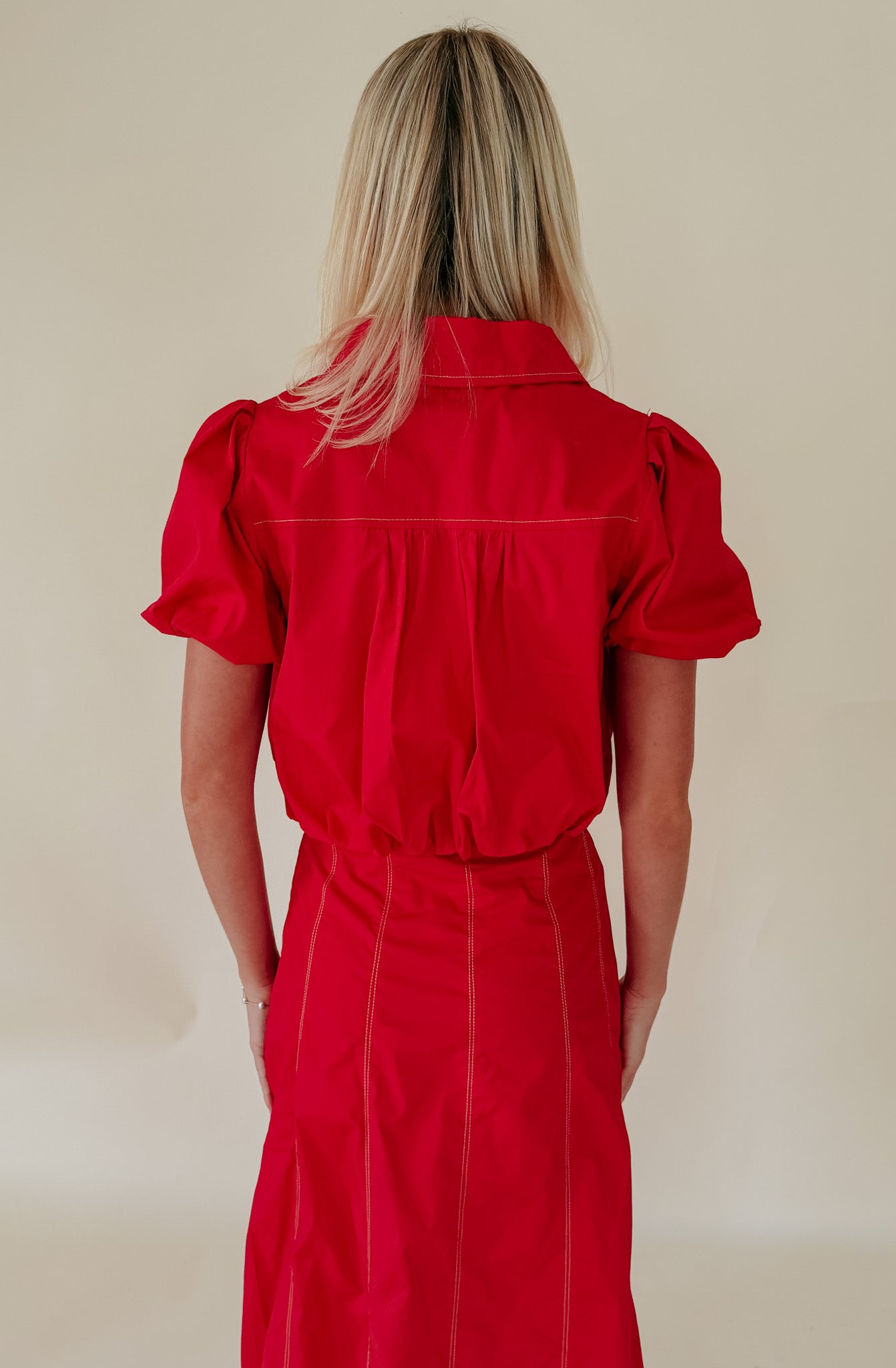 TAILGATE TIME CROPPED POPLIN BLEND TOP