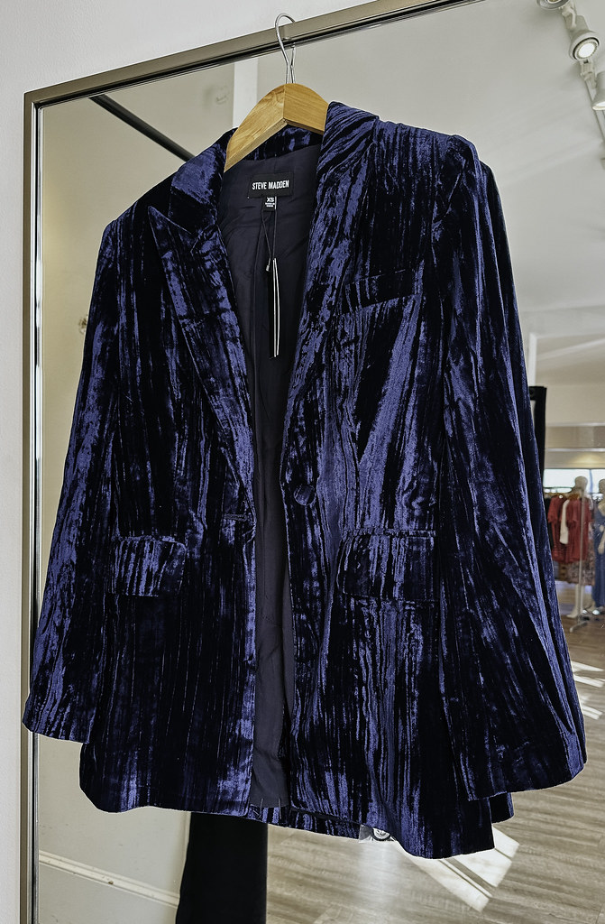 STEVE MADDEN IMAAN VELVET BLAZER
