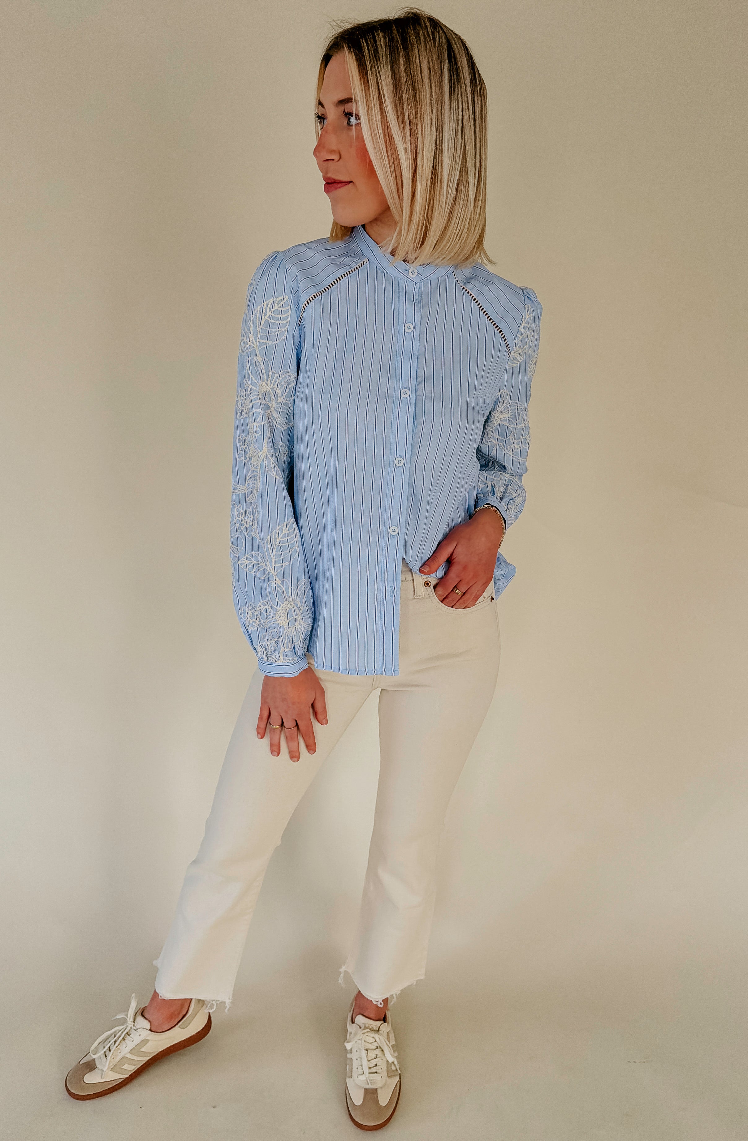BLENDS WELL BUTTONED BLOUSE