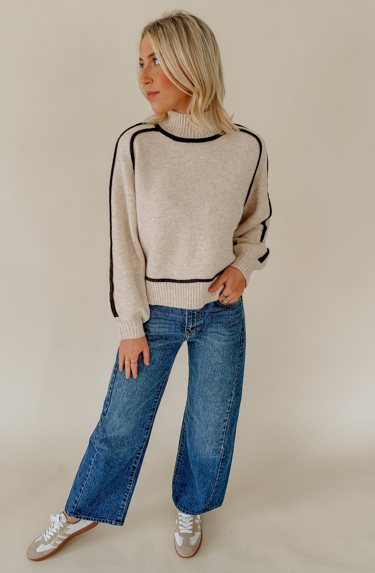 CONTRAST COLOR BLOCKED SWEATER