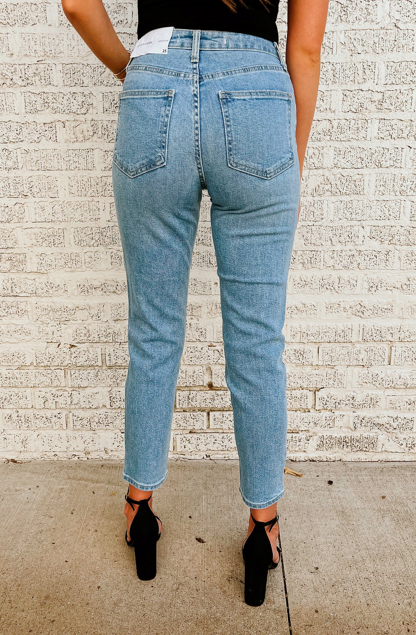 SIMPLY THE BEST HIGH RISE MOM DENIM