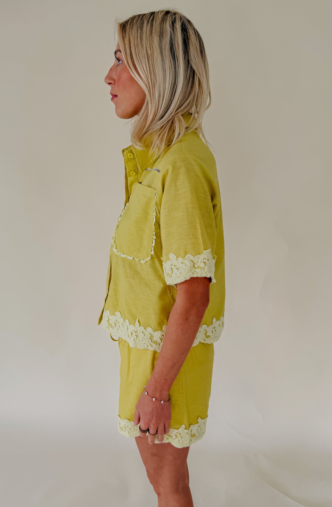 FRESH SQUEEZE BUTTONED TOP