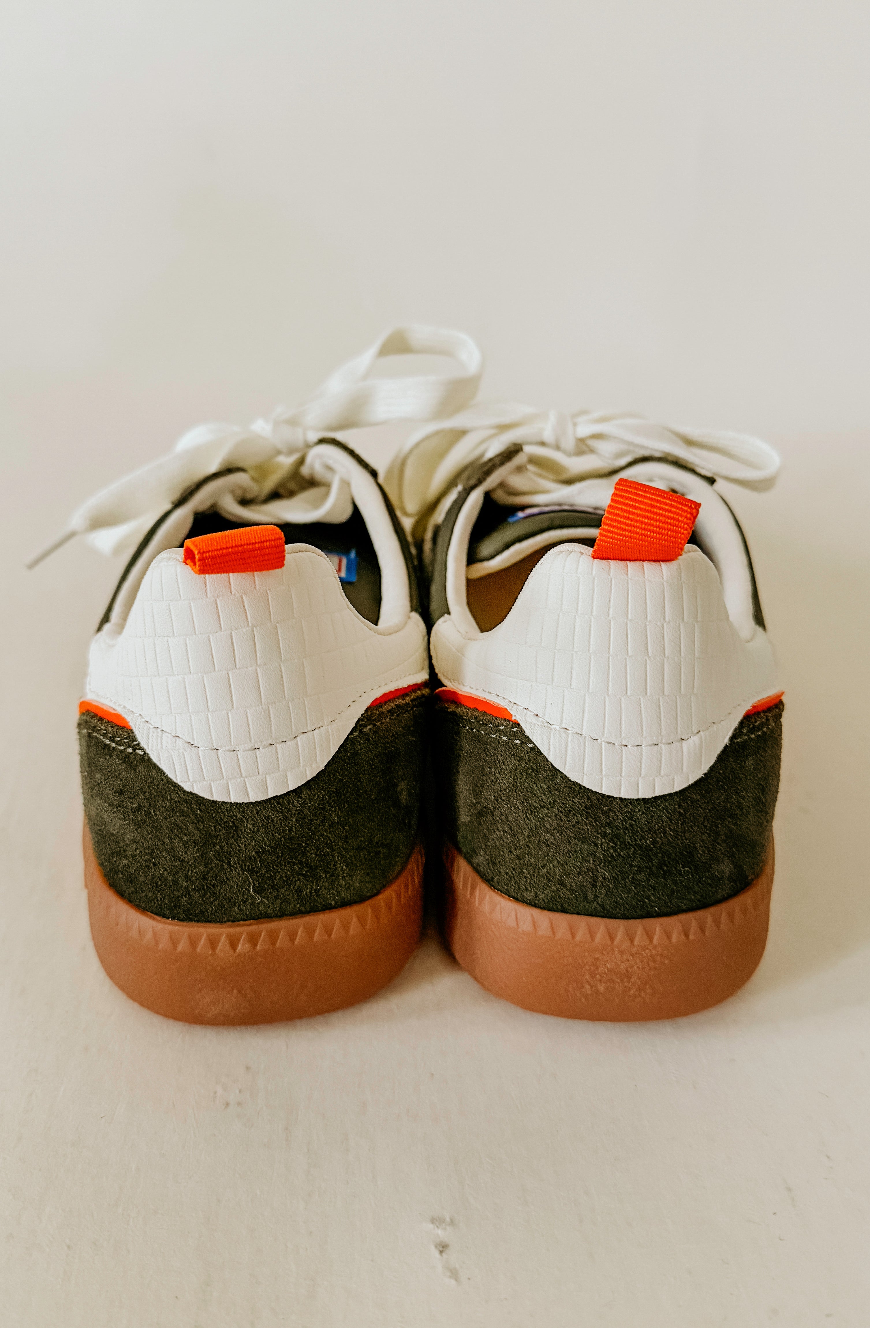 BACK 70 GHOST SNEAKERS