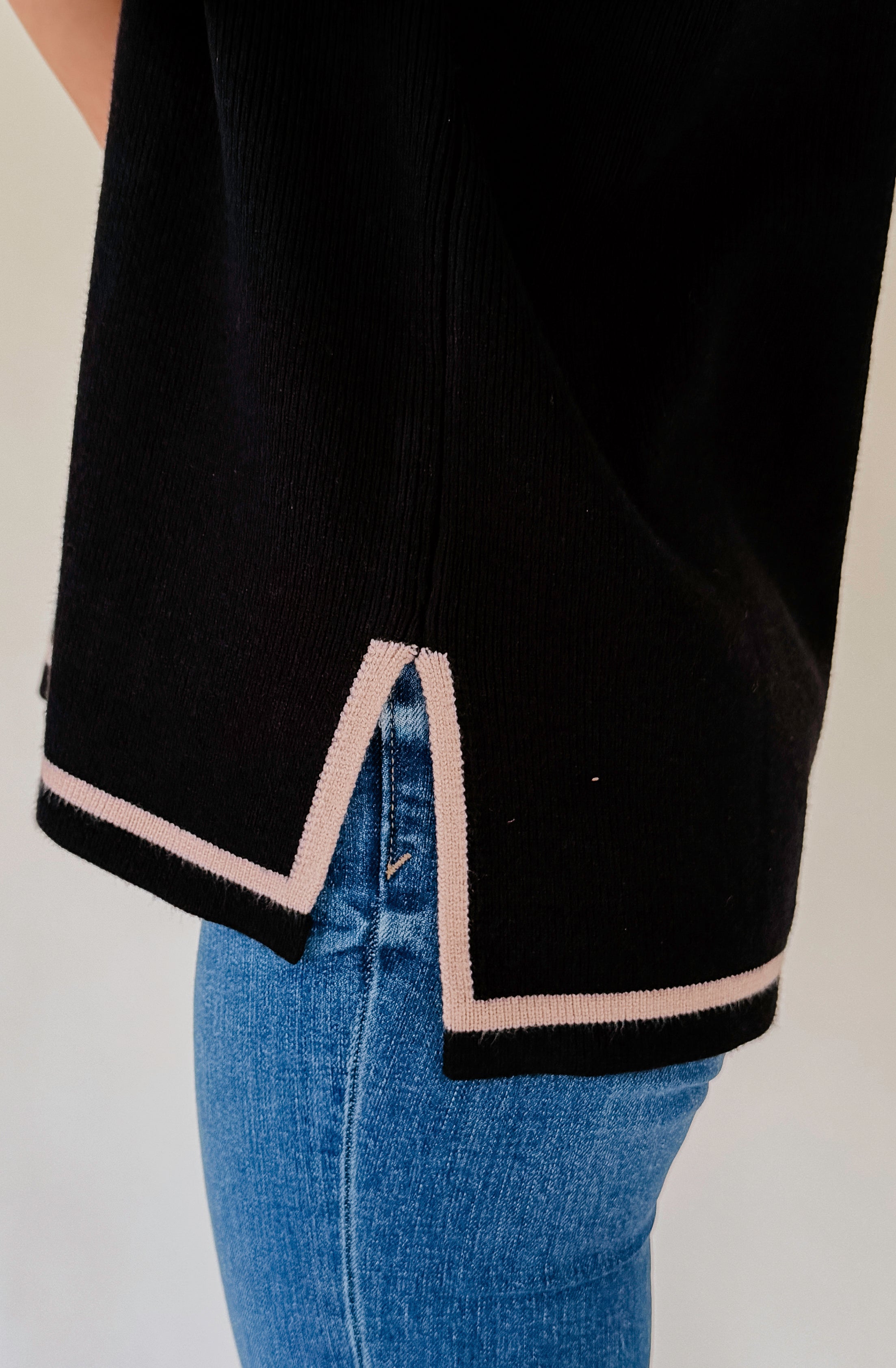 ON THE CONTRAST RIBBED SWEATER TEE