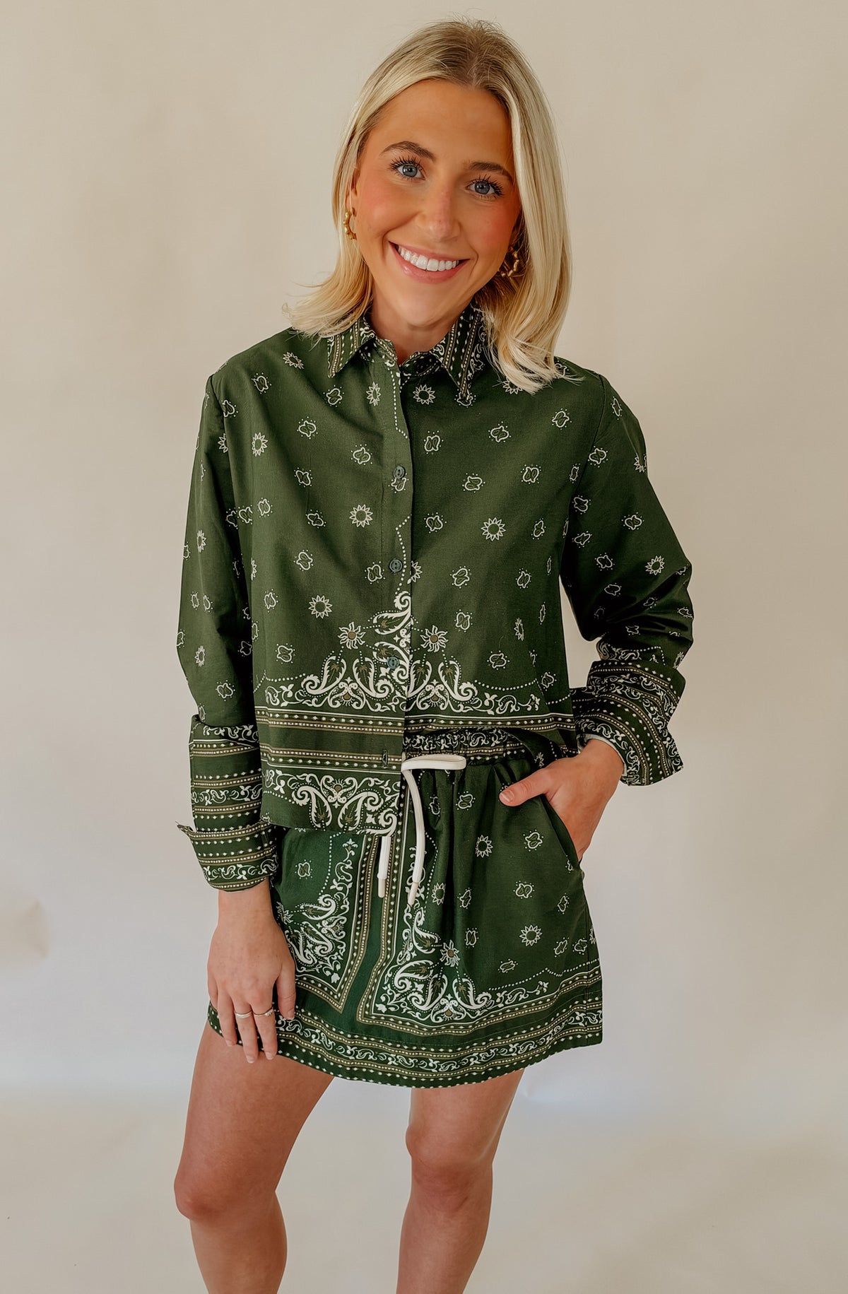 DRESS TO RIO GREEN SCARF BUTTONED BLOUSE