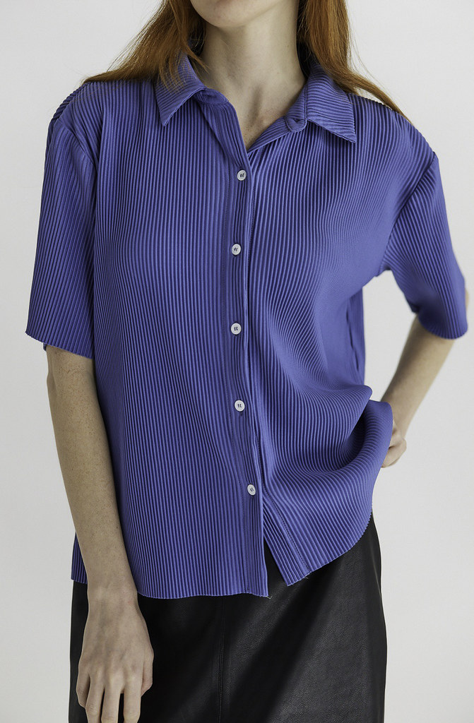 THE MASON PLISSE BUTTONED TOP