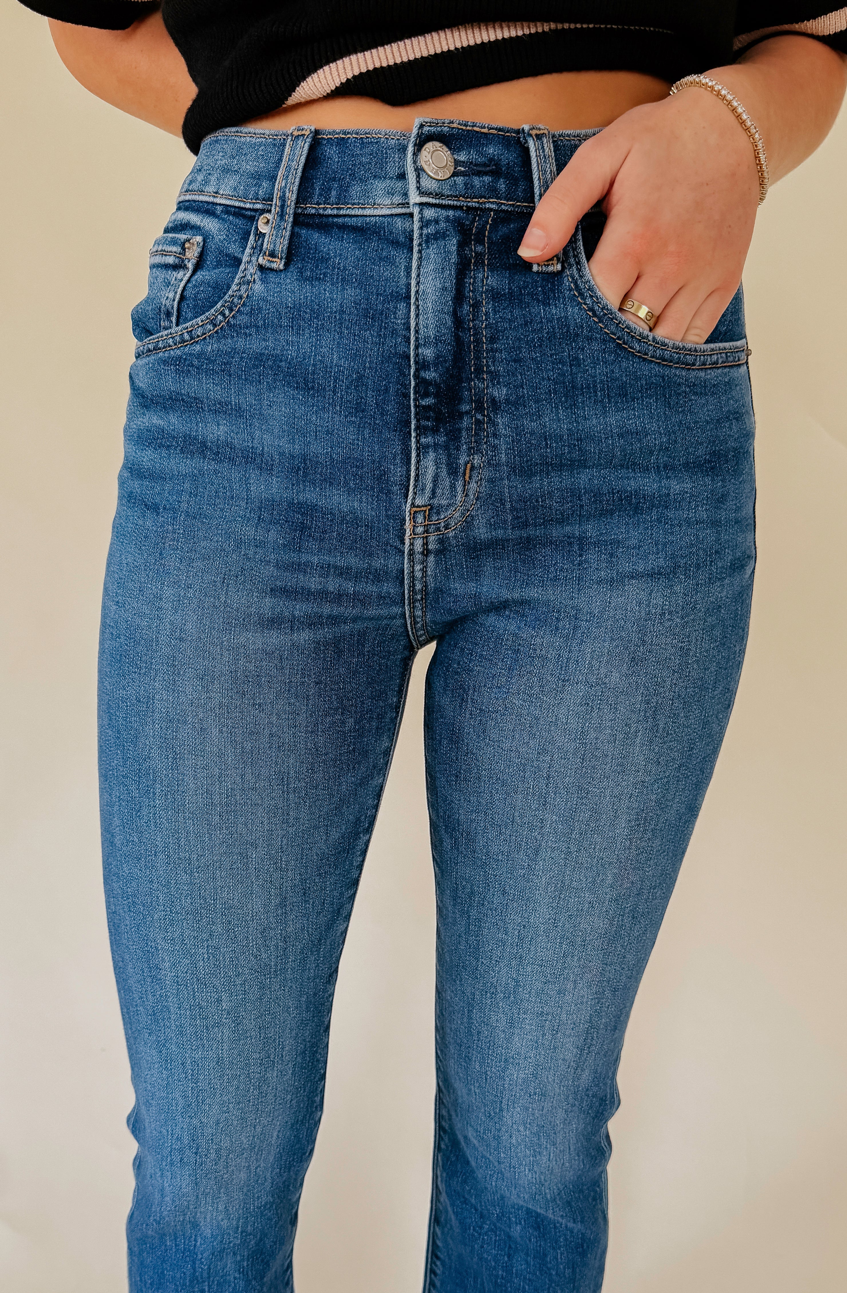 DAZE SHY GIRL CROP FLARE