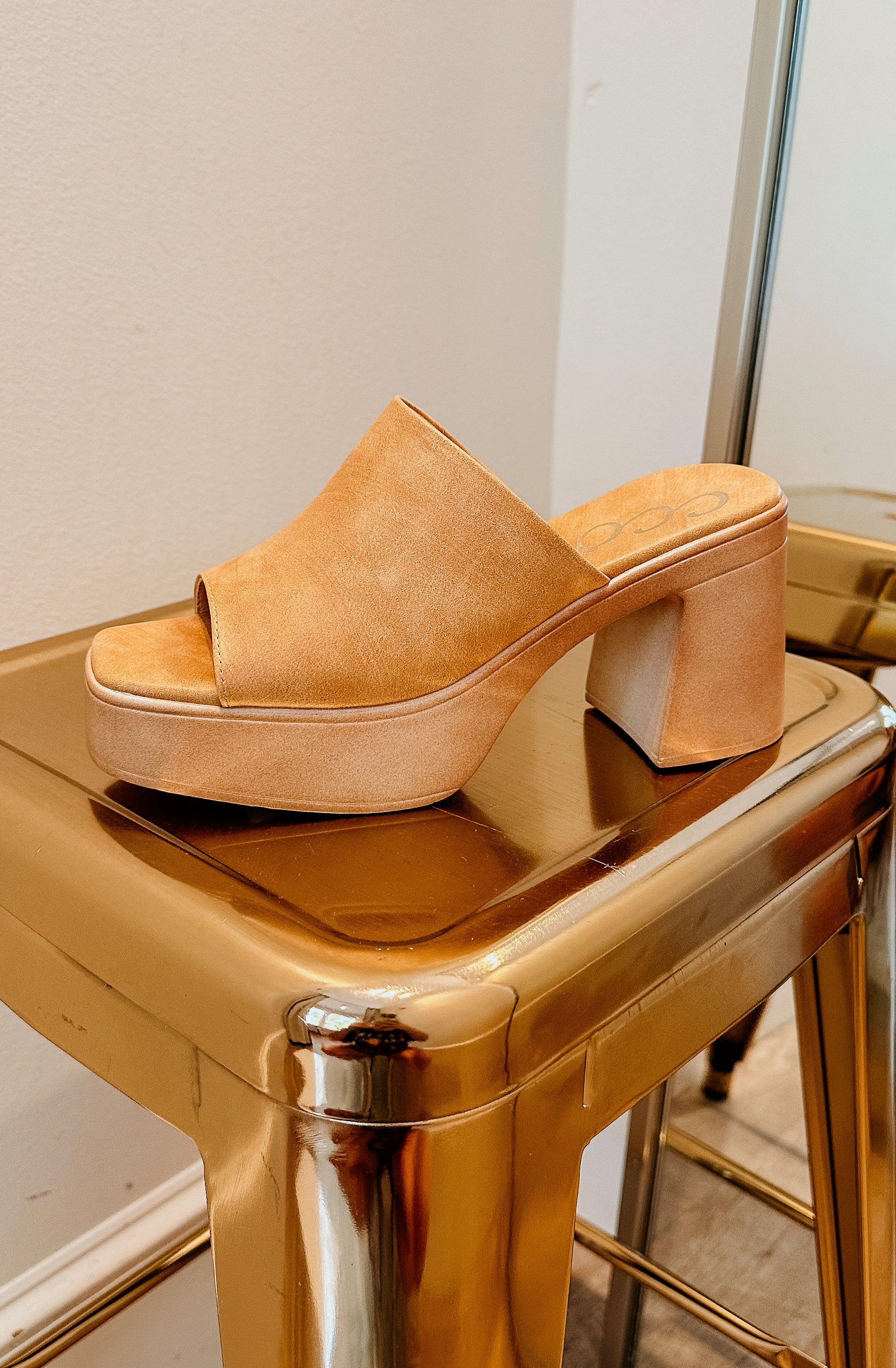 THE MONICA PLATFORM HEEL