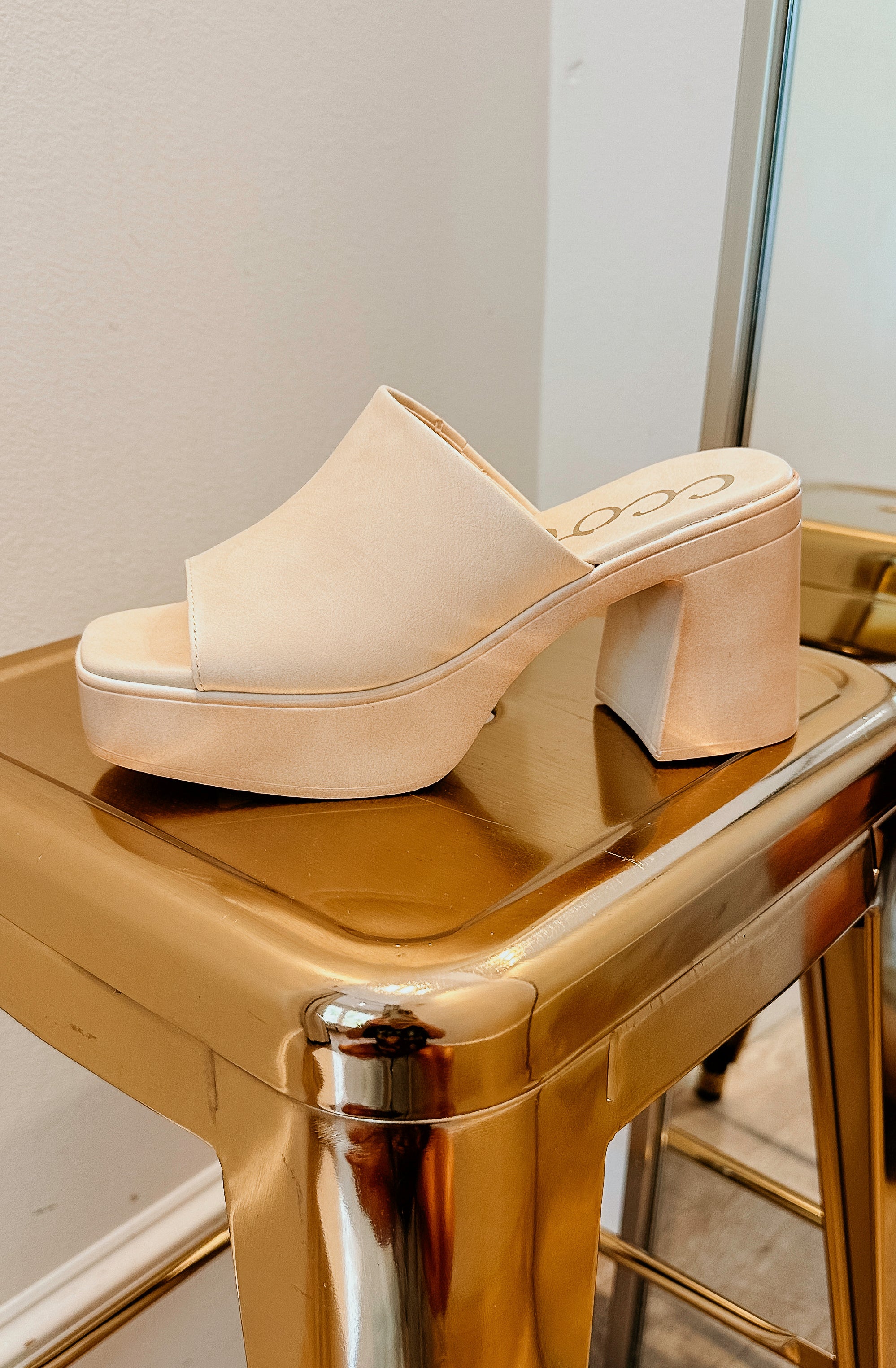 THE MONICA PLATFORM HEEL