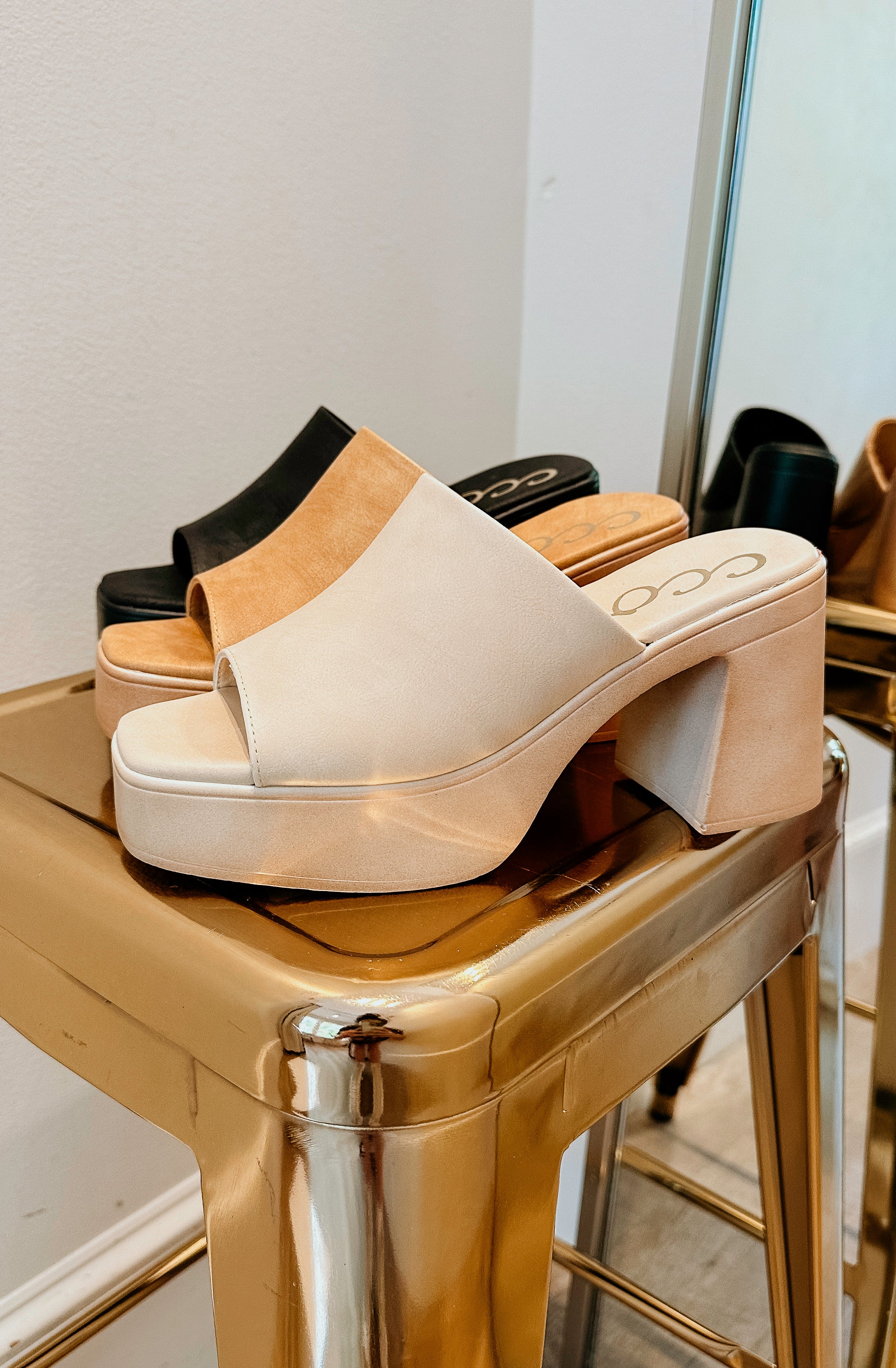 THE MONICA PLATFORM HEEL