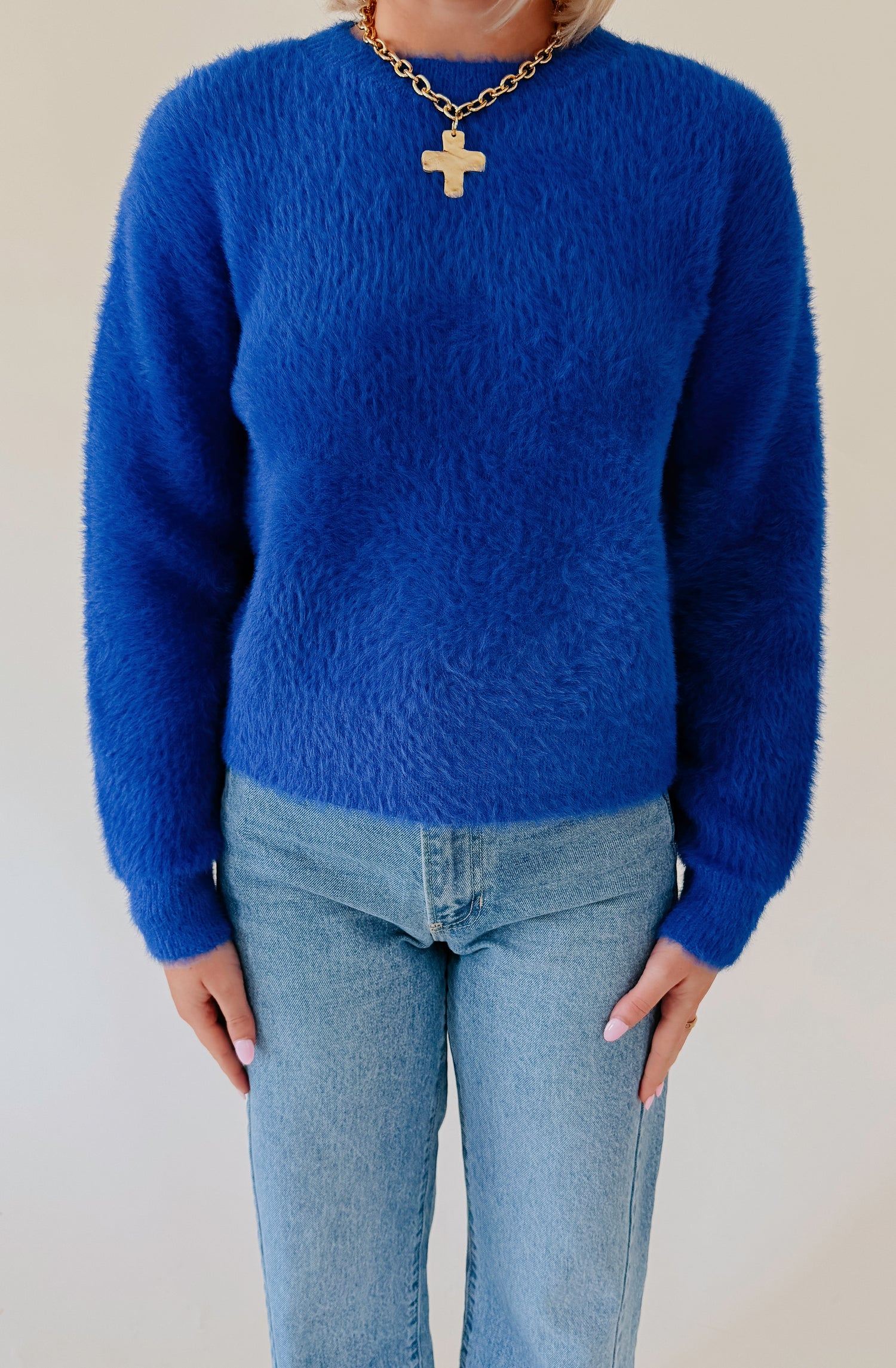 DAZE FUZZ SWEATER IN COBALT