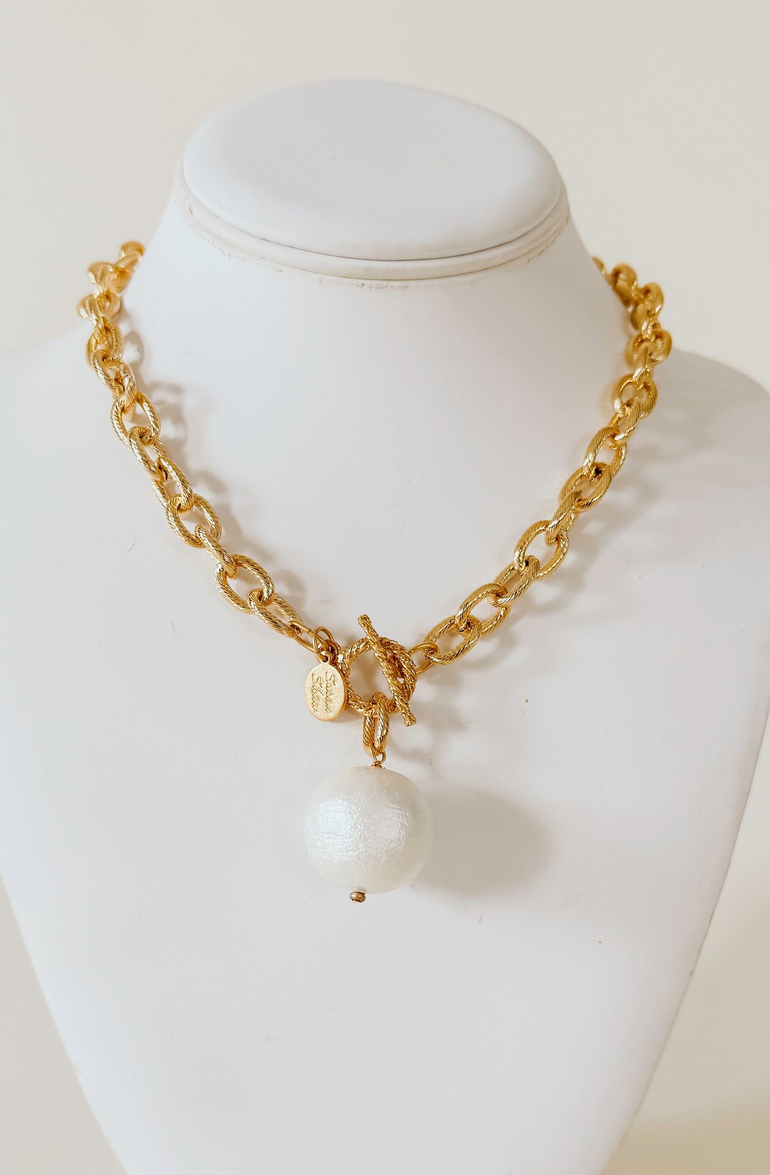 SUSAN SHAW COTTON PEARL TOGGLE NECKLACE