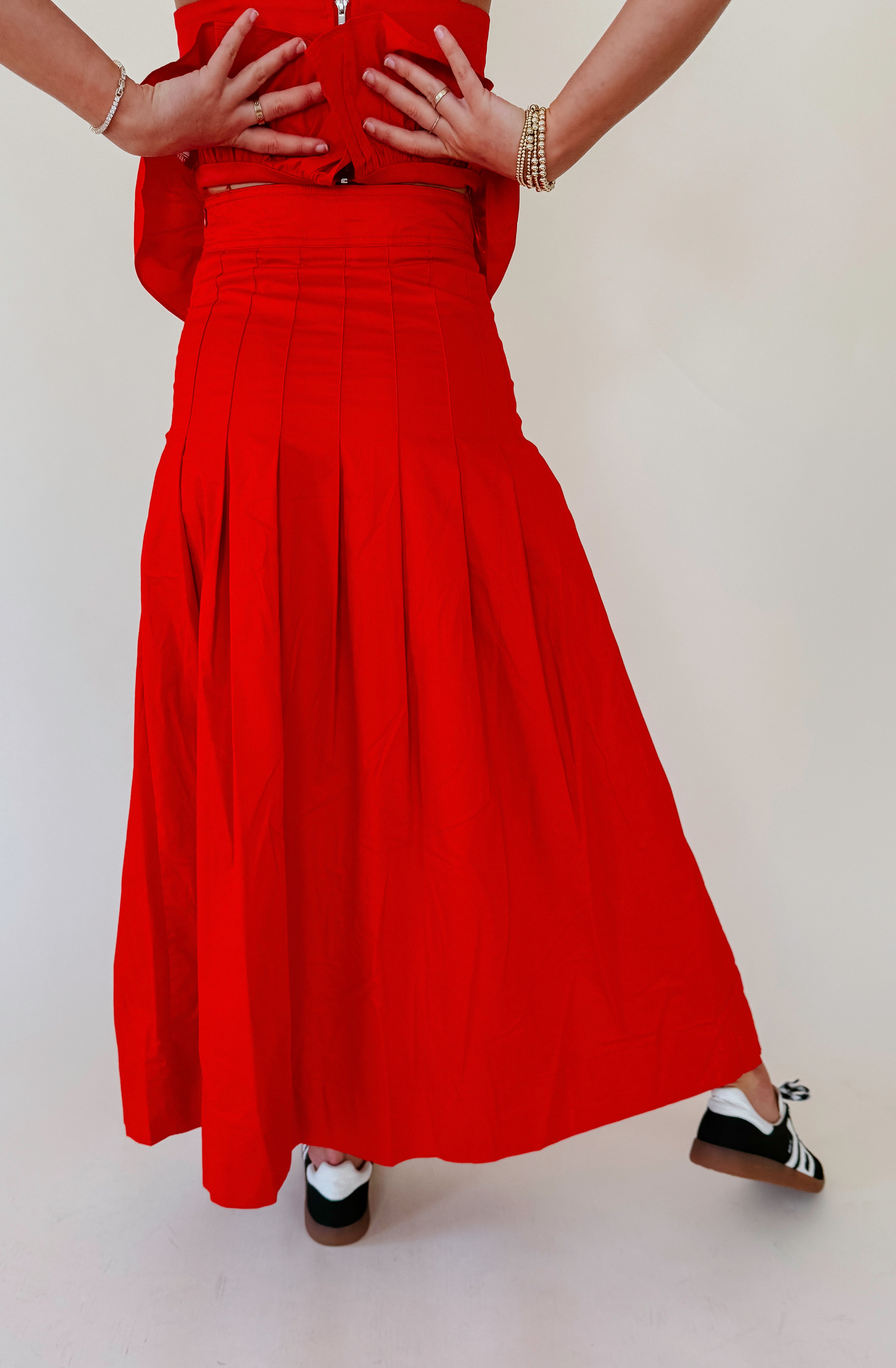 HOT TO GO PLEATED SKIRT