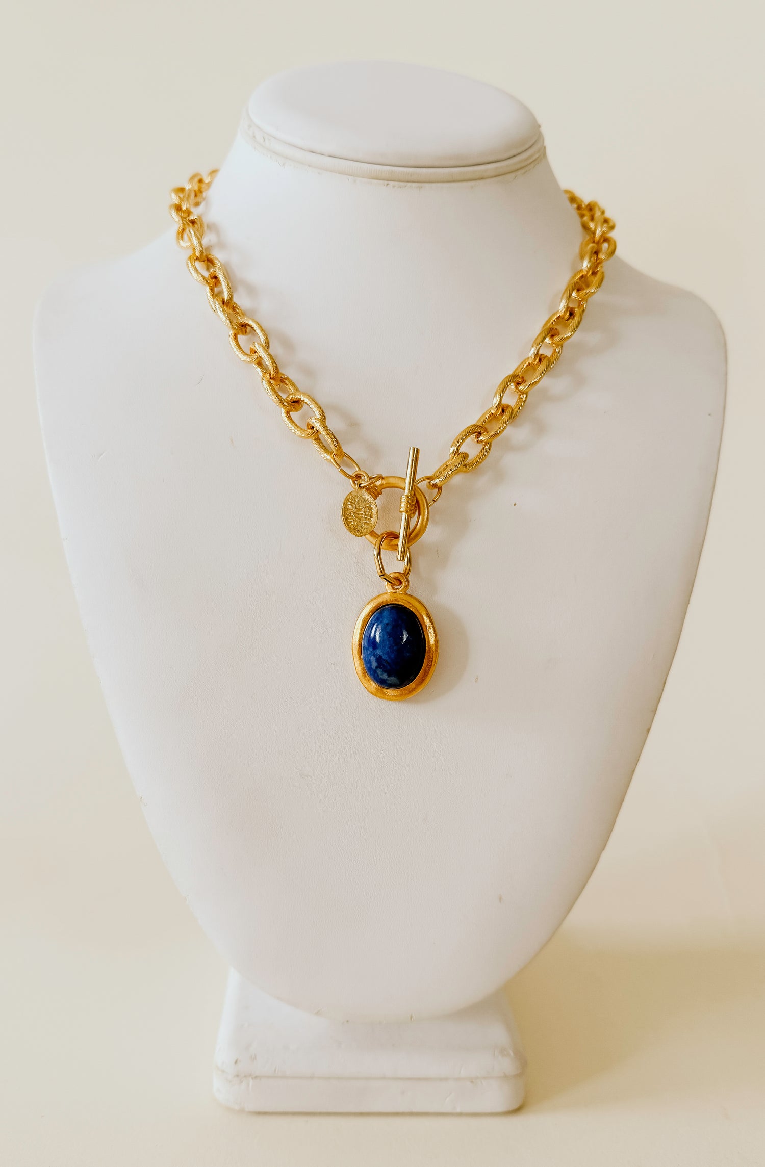 SUSAN SHAW BLUE LAPIS CABOCHON TOGGLE NECKLACE