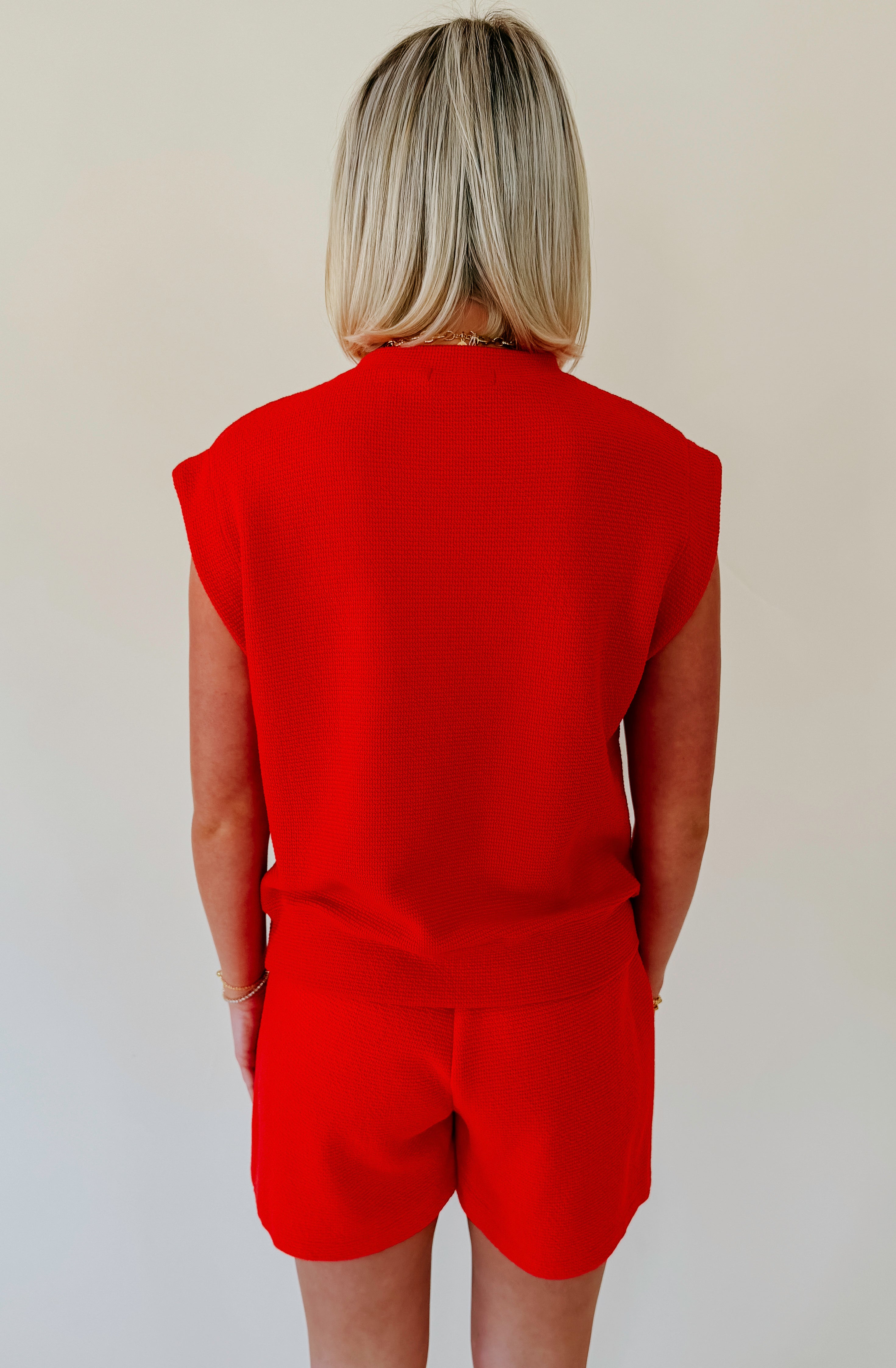 ON THE GO RELAXED MUSCLE TEE