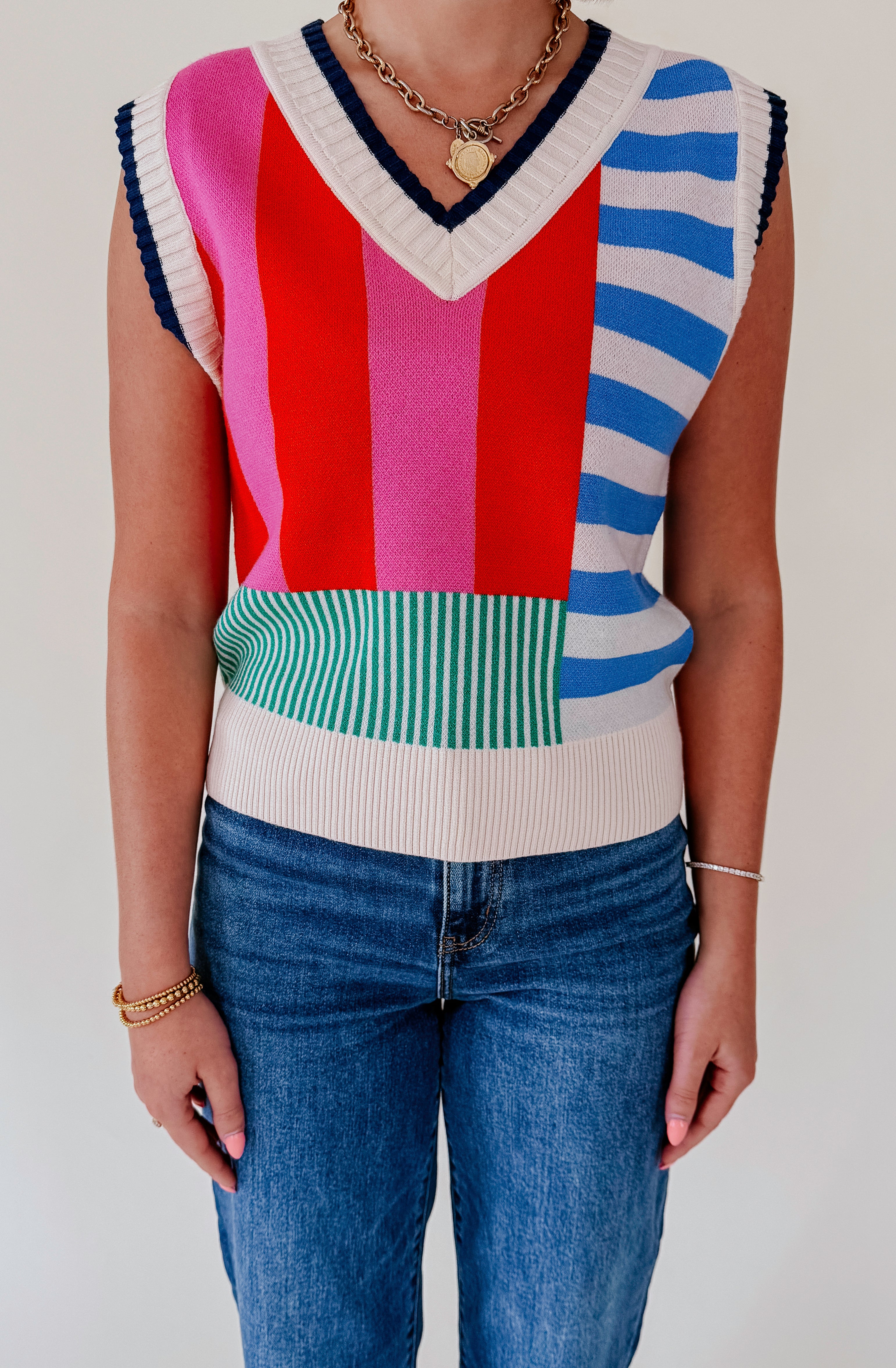 BLOCKED V NECK SWEATER VEST