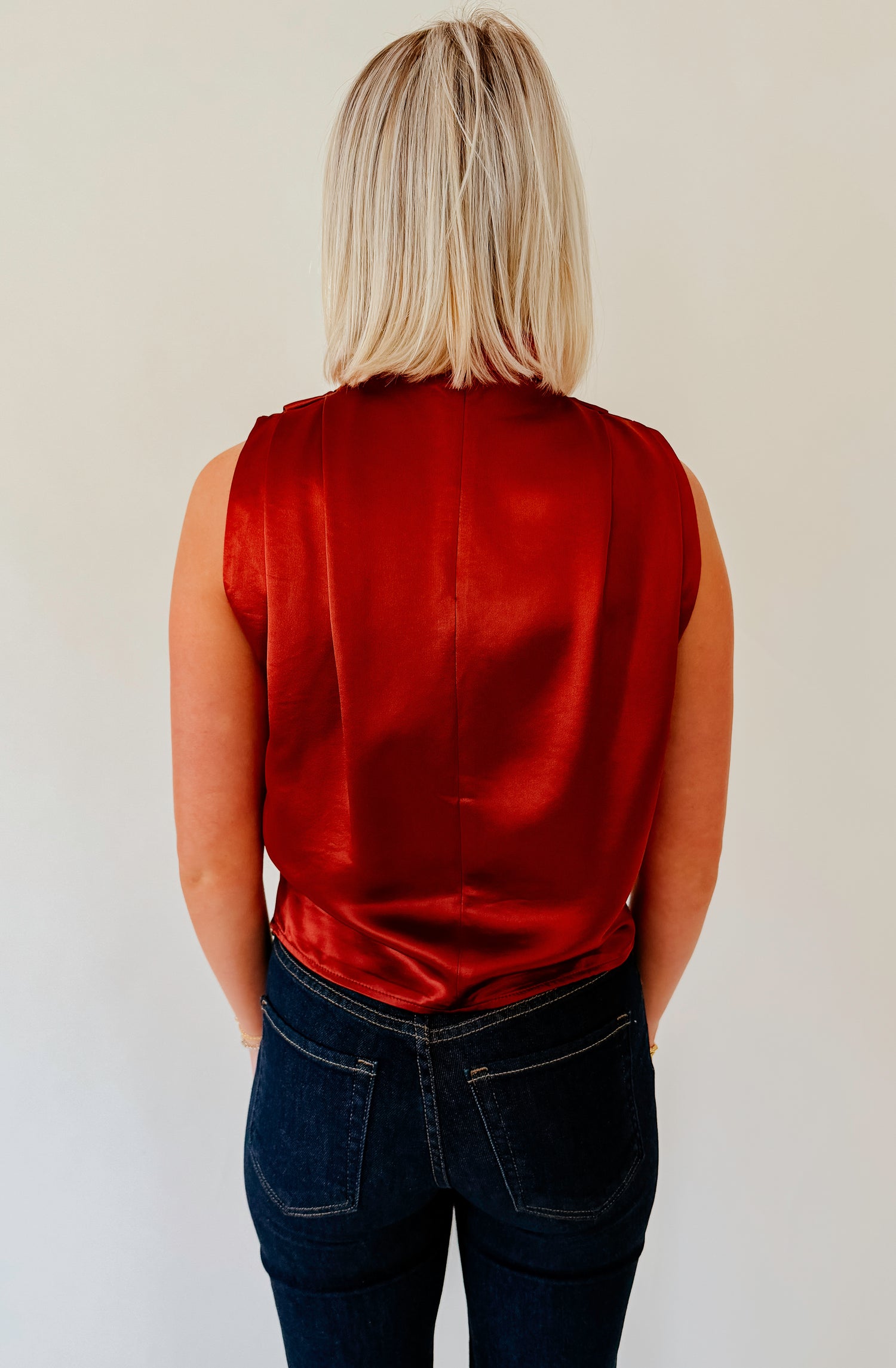 LINE AND DOT PAVEN TOP