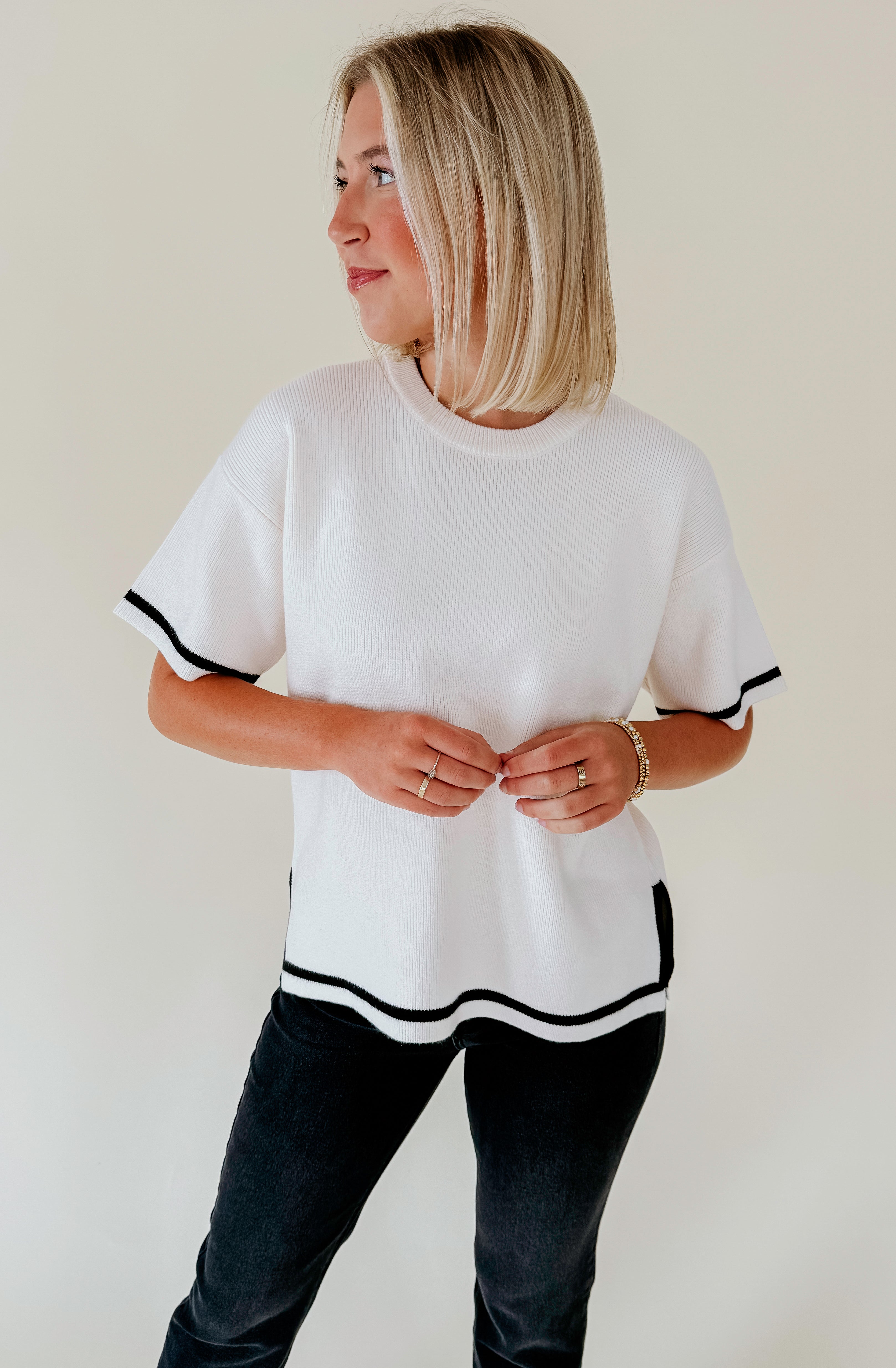 ON THE CONTRAST RIBBED SWEATER TEE