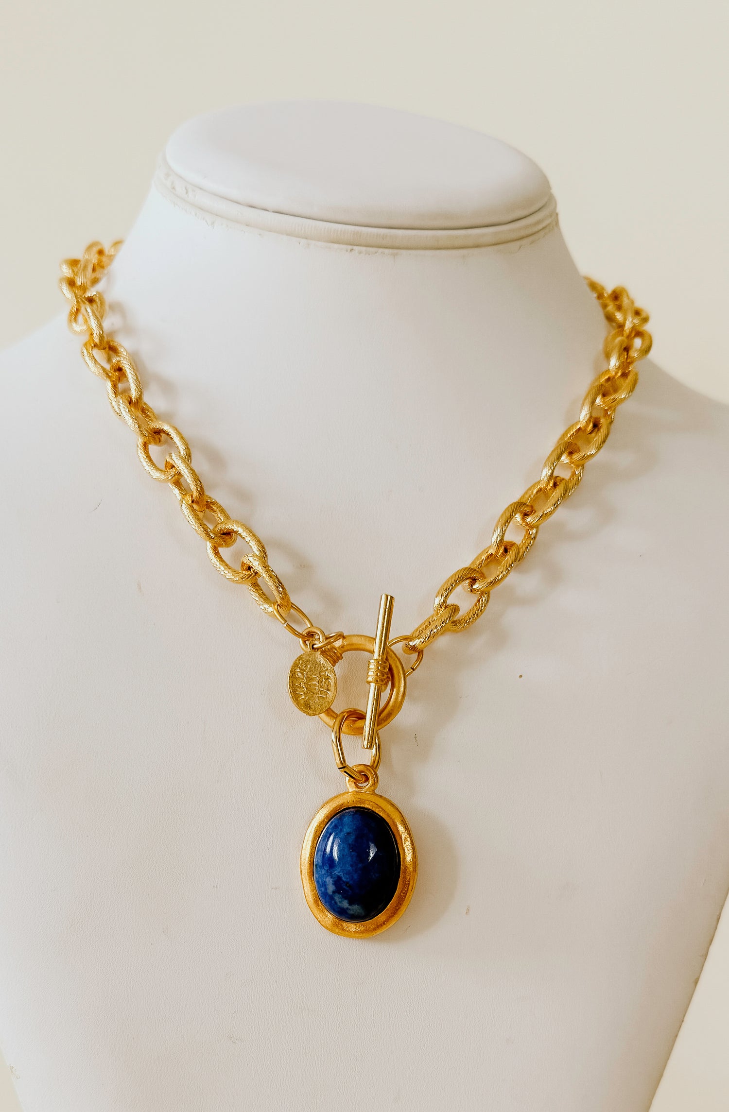 SUSAN SHAW BLUE LAPIS CABOCHON TOGGLE NECKLACE