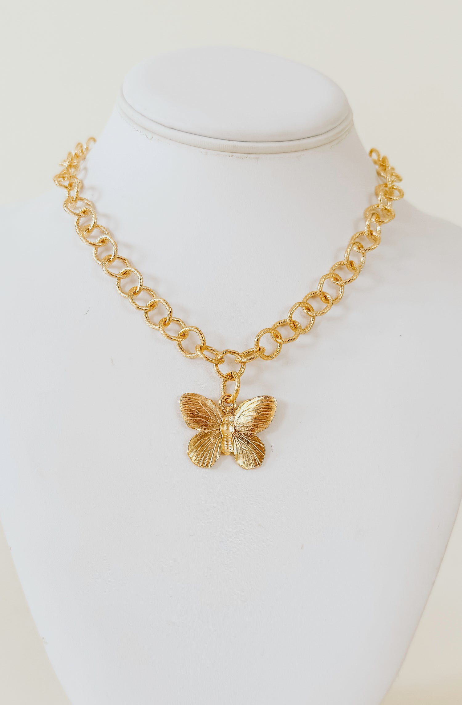 SUSAN SHAW BUTTERFLY PENDANT CHAIN NECKLACE