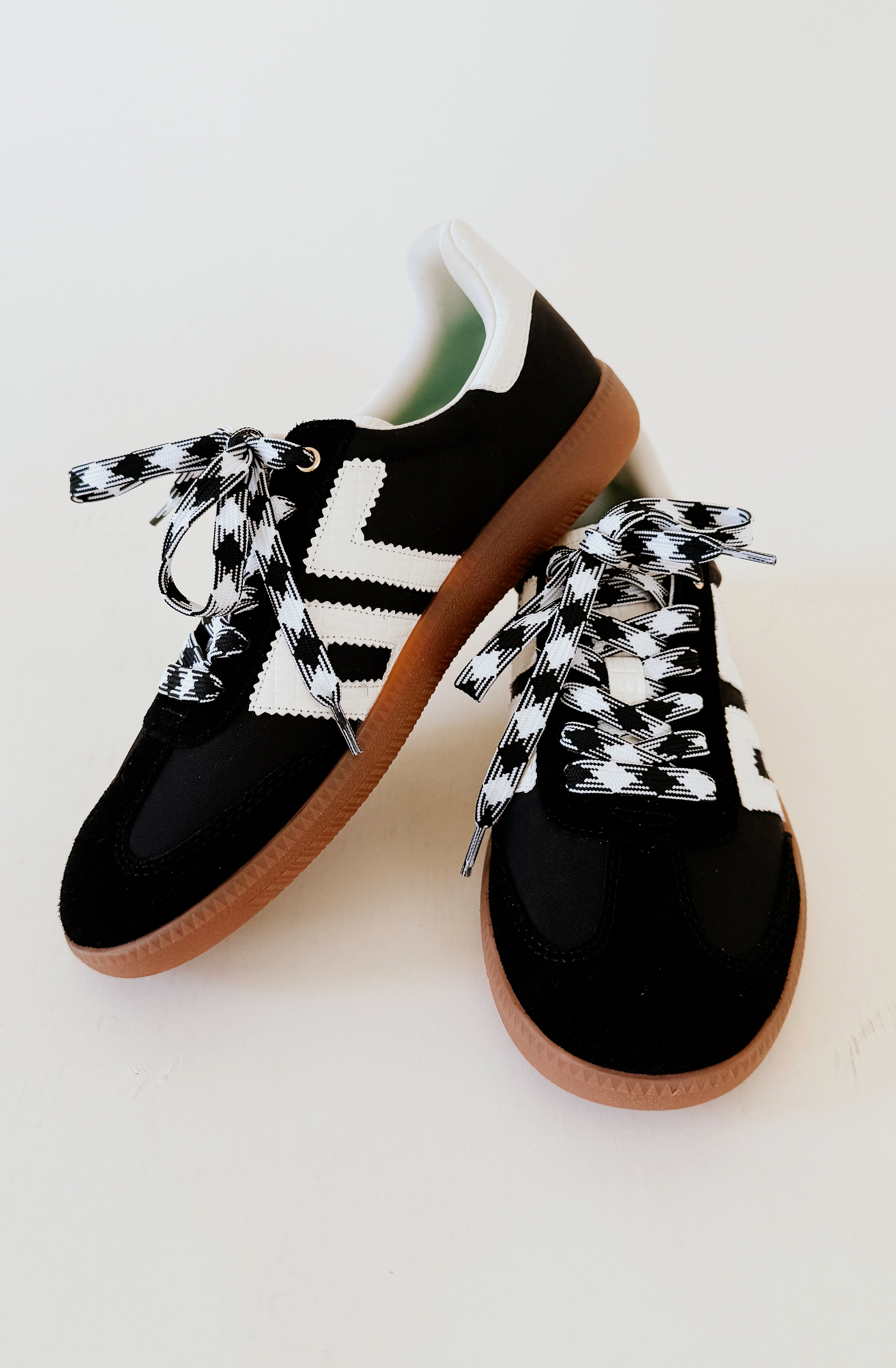 BACK 70 GHOST SNEAKERS