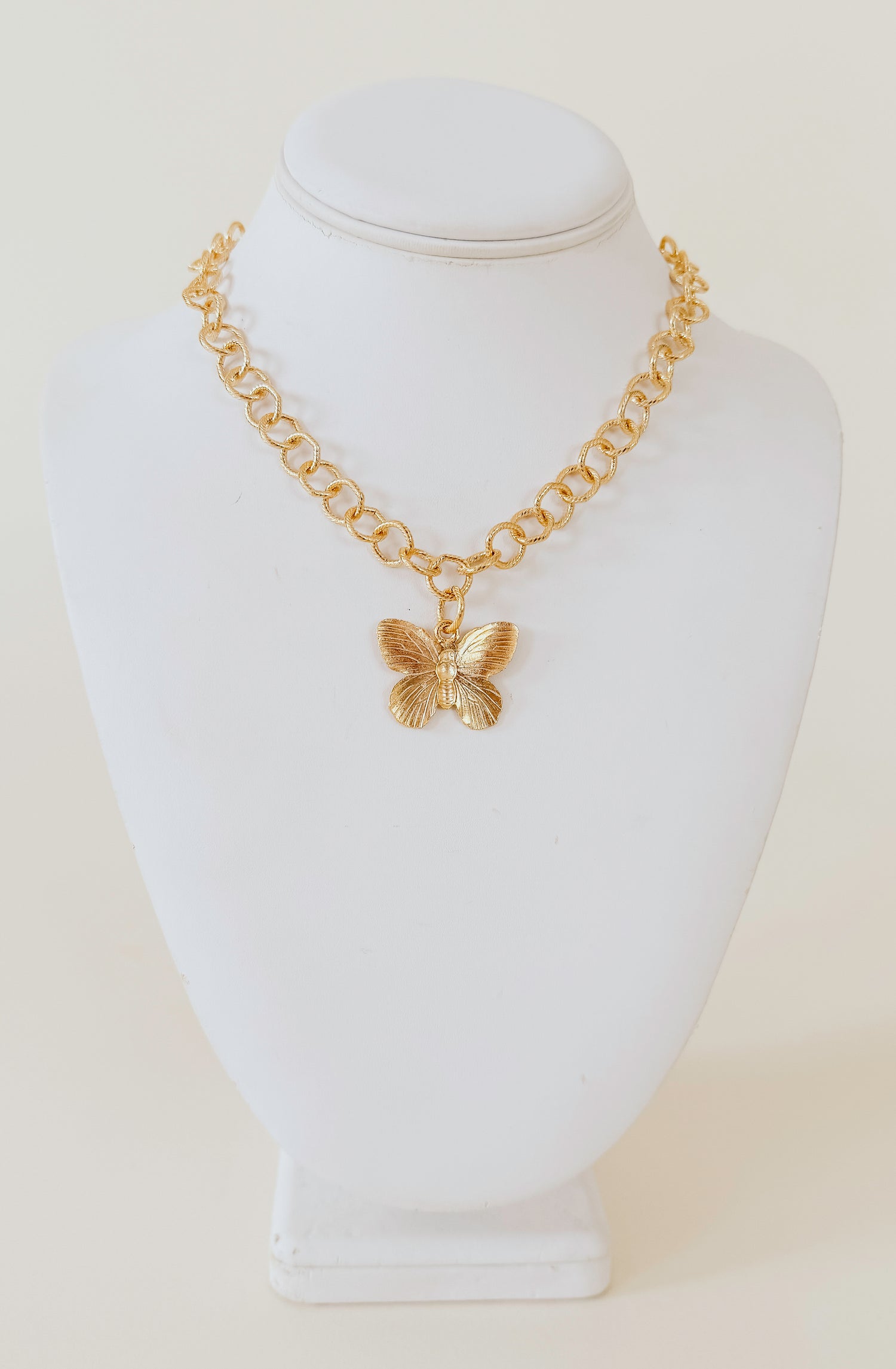 SUSAN SHAW BUTTERFLY PENDANT CHAIN NECKLACE