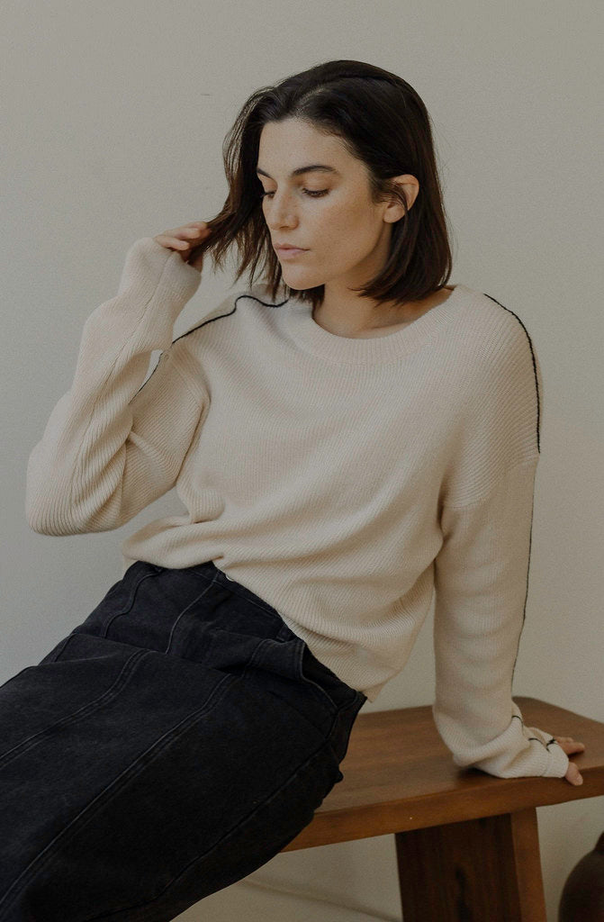 AROUND YOU ROUND NECK SWEATER