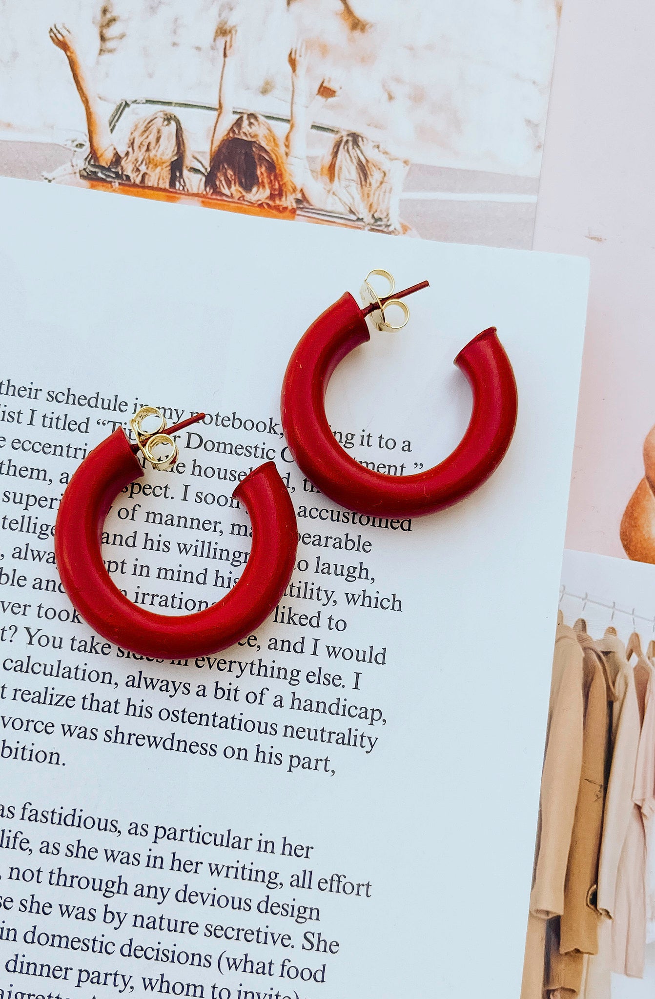 SHEILA FAJL SMALL CHANTAL HOOPS