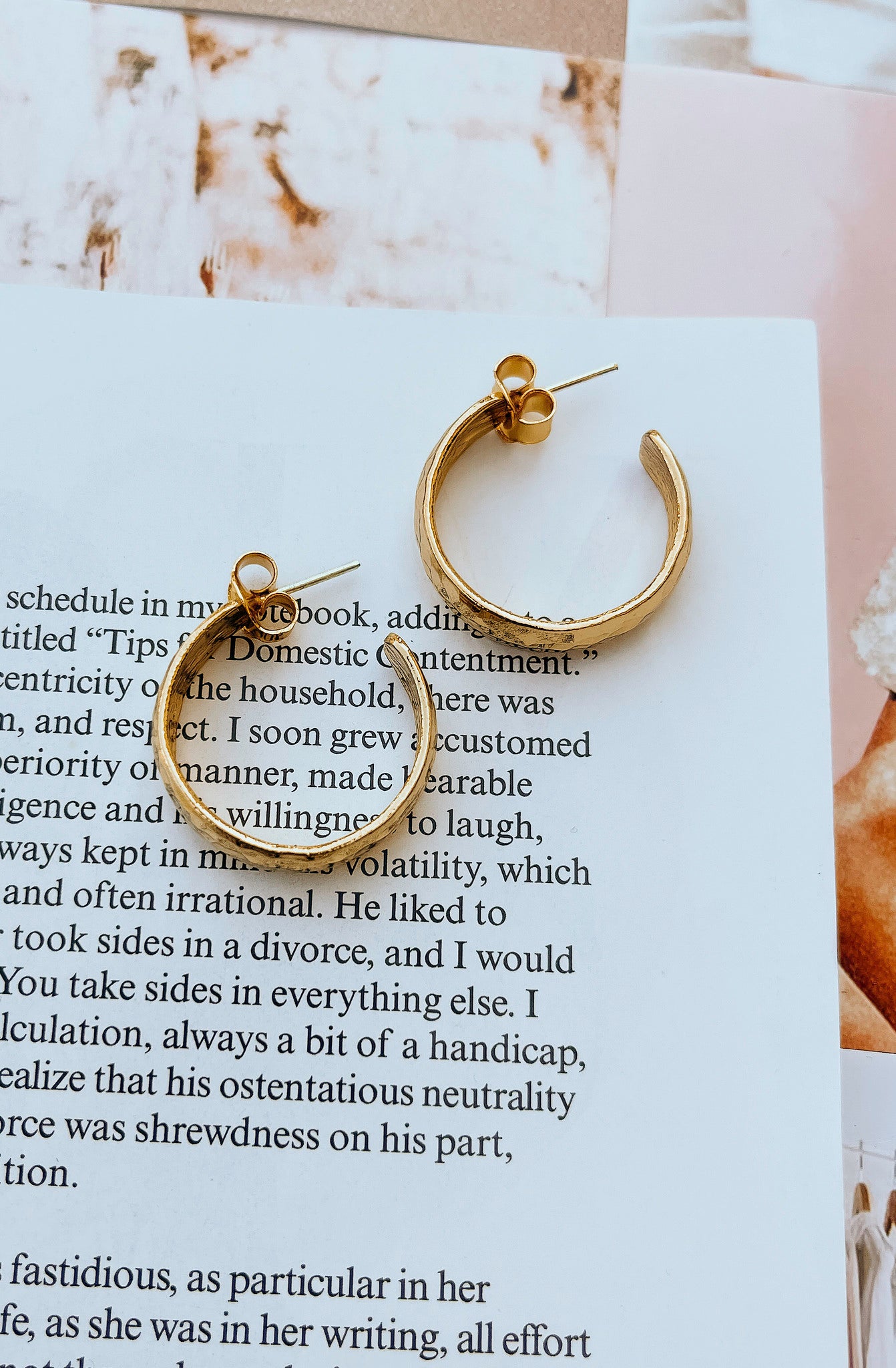 BRENDA GRANDS HAMMERED HOOPS MEDIUM