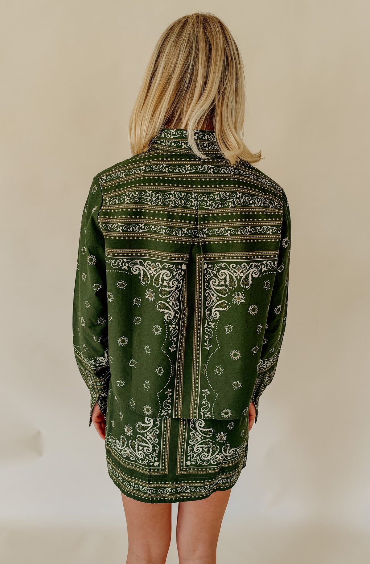 DRESS TO RIO GREEN SCARF BUTTONED BLOUSE