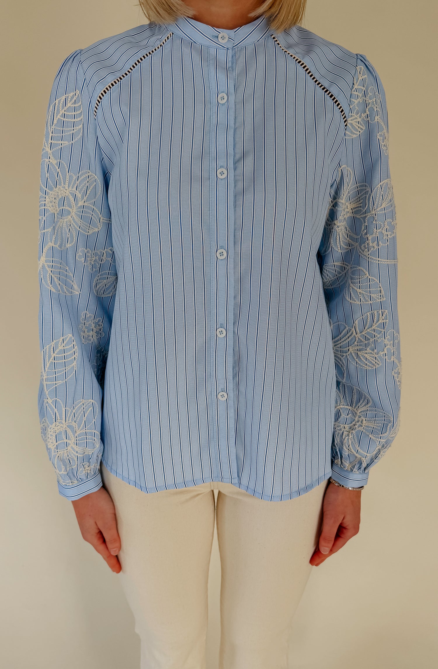 BLENDS WELL BUTTONED BLOUSE