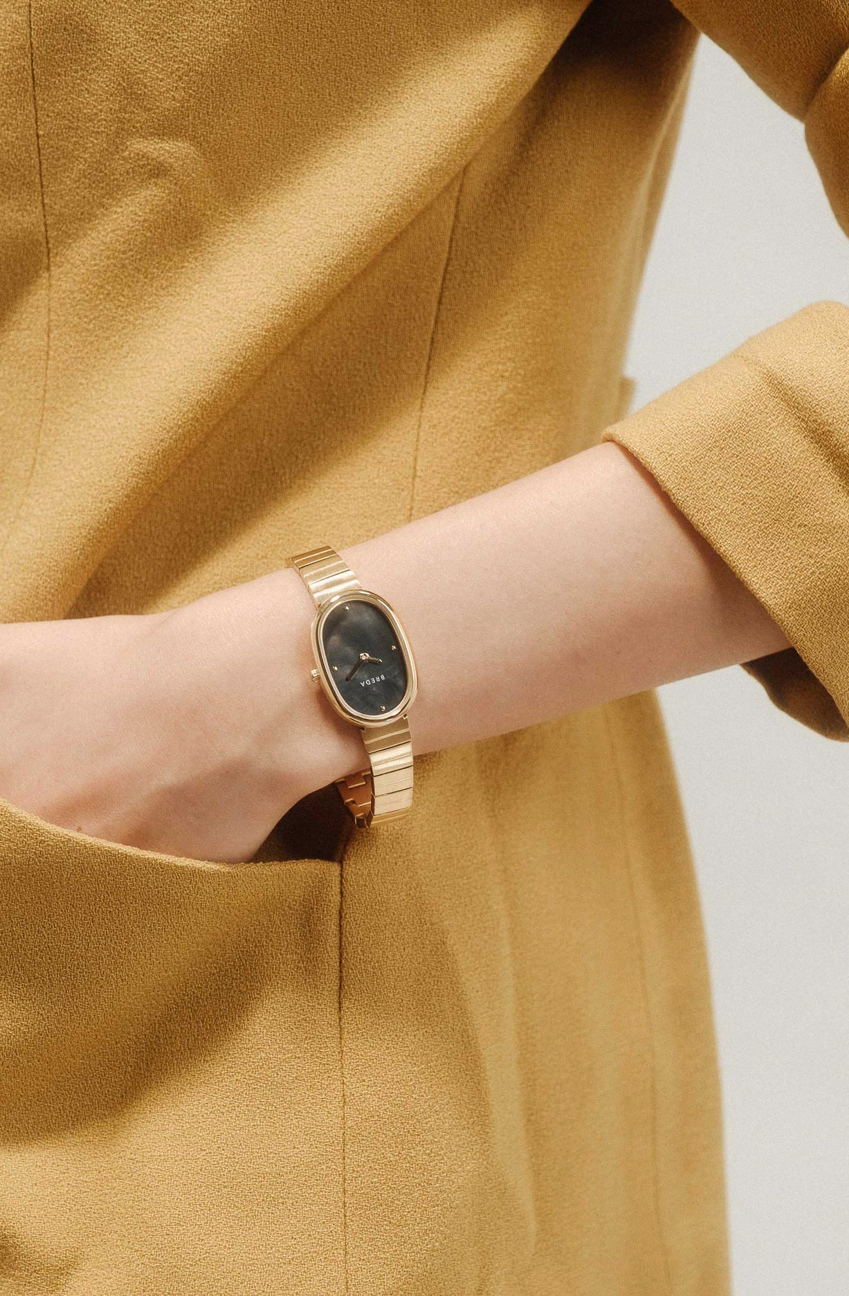BREDA JANE METAL OVAL WATCH IN GOLD/MIDNIGHT