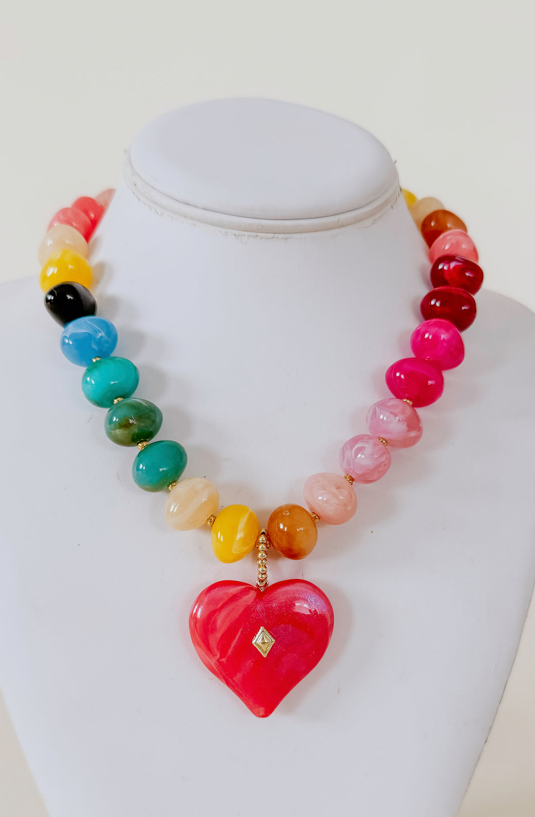 TISHA BEADED CHUNKY NECKLACE WITH HEART PENDANT