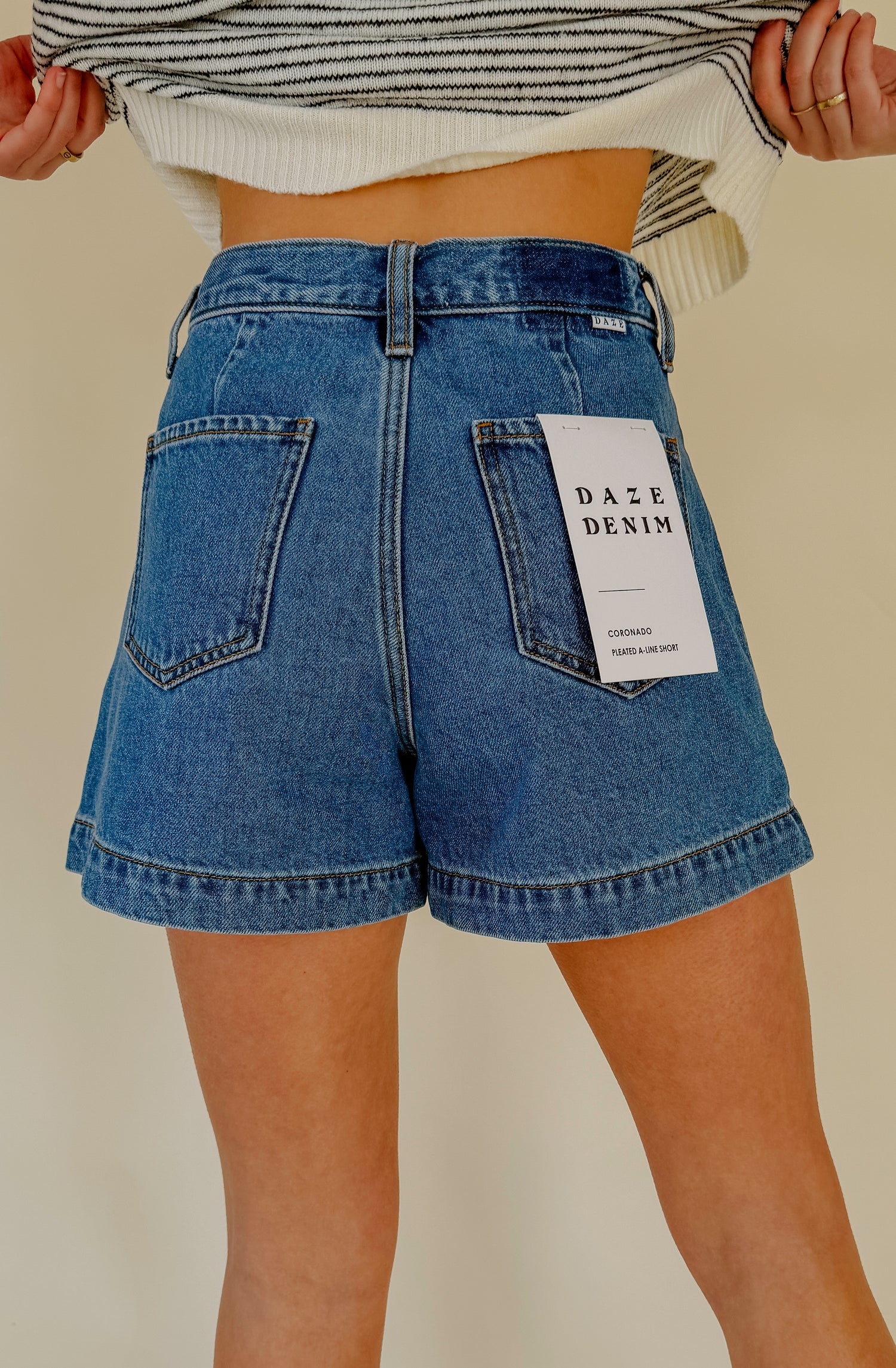 DAZE CORONADO PLEATED SHORT