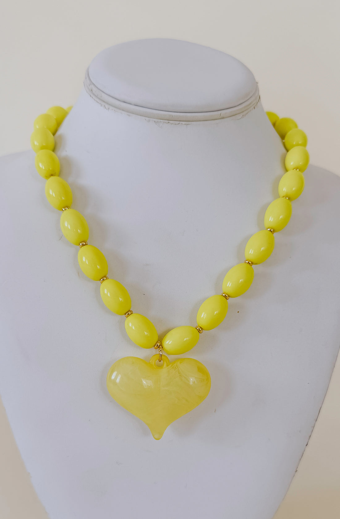 ROXIE BEADED NECKLACE WITH HEART PENDANT