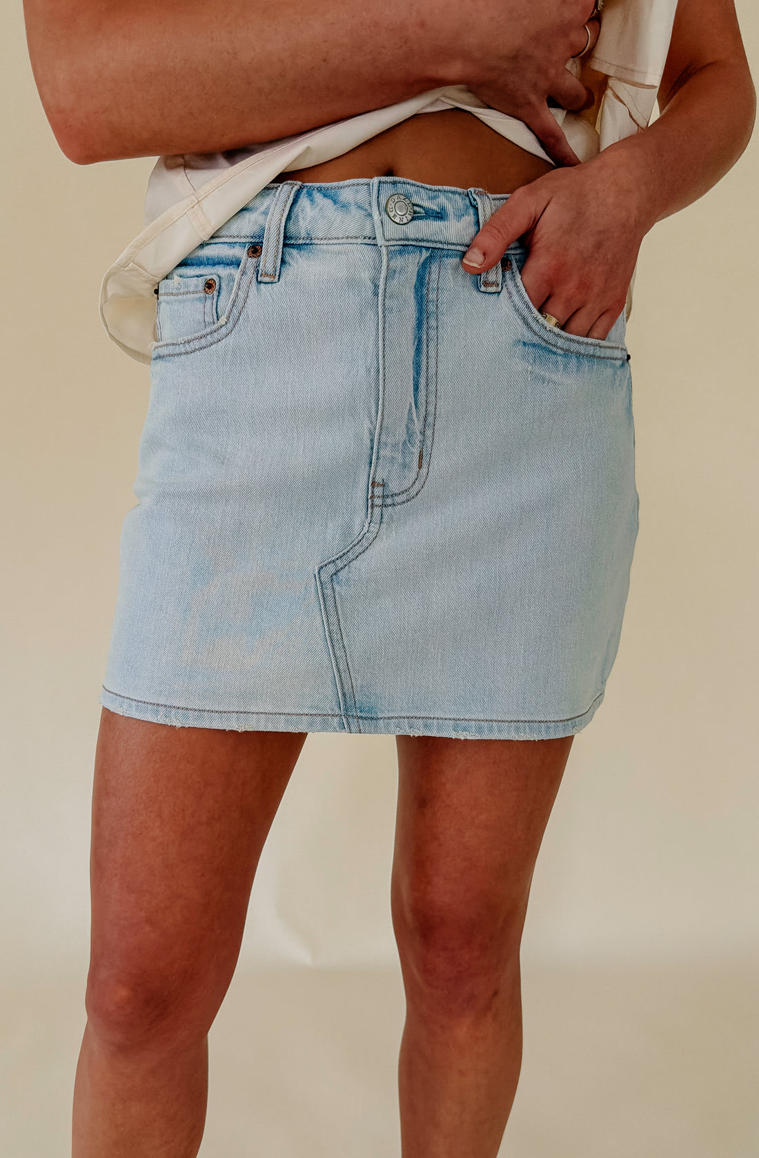 DAZE MALIBU MID RISE MINI SKIRT