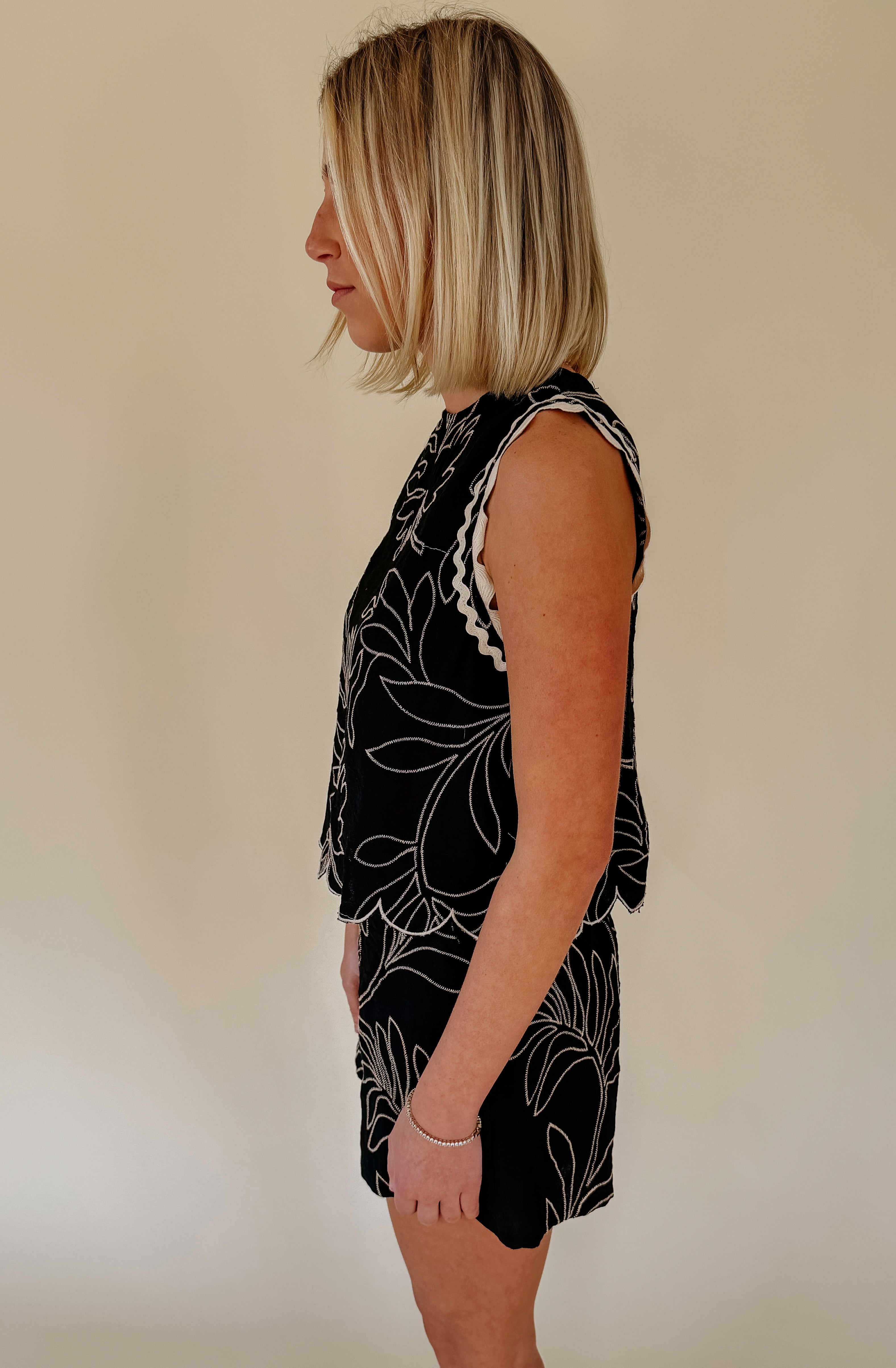 OUT OF OFFICE FLORAL TOP