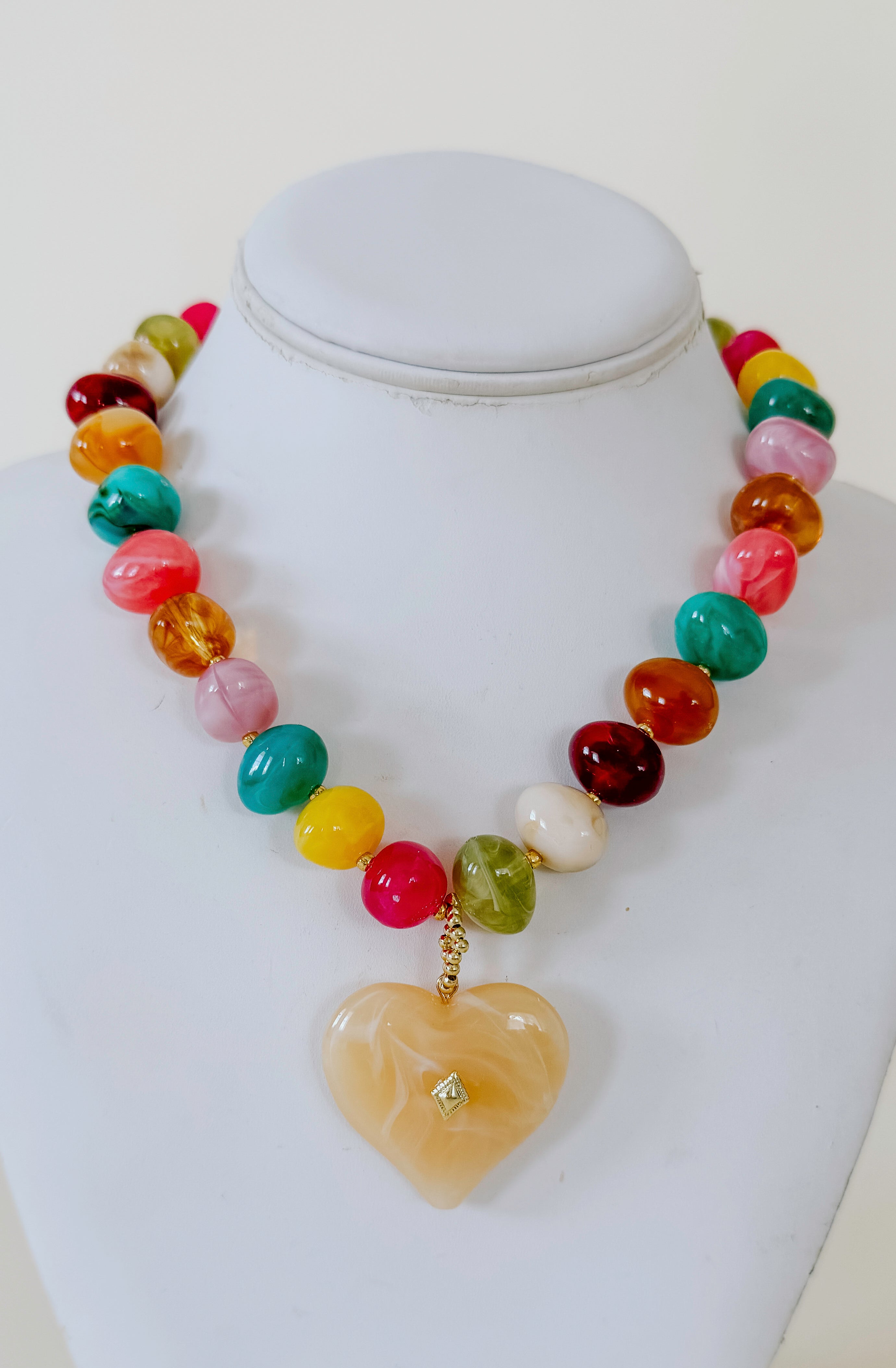 HOLDEN CHUNKY BEADED NECKLACE WITH HEART PENDANT