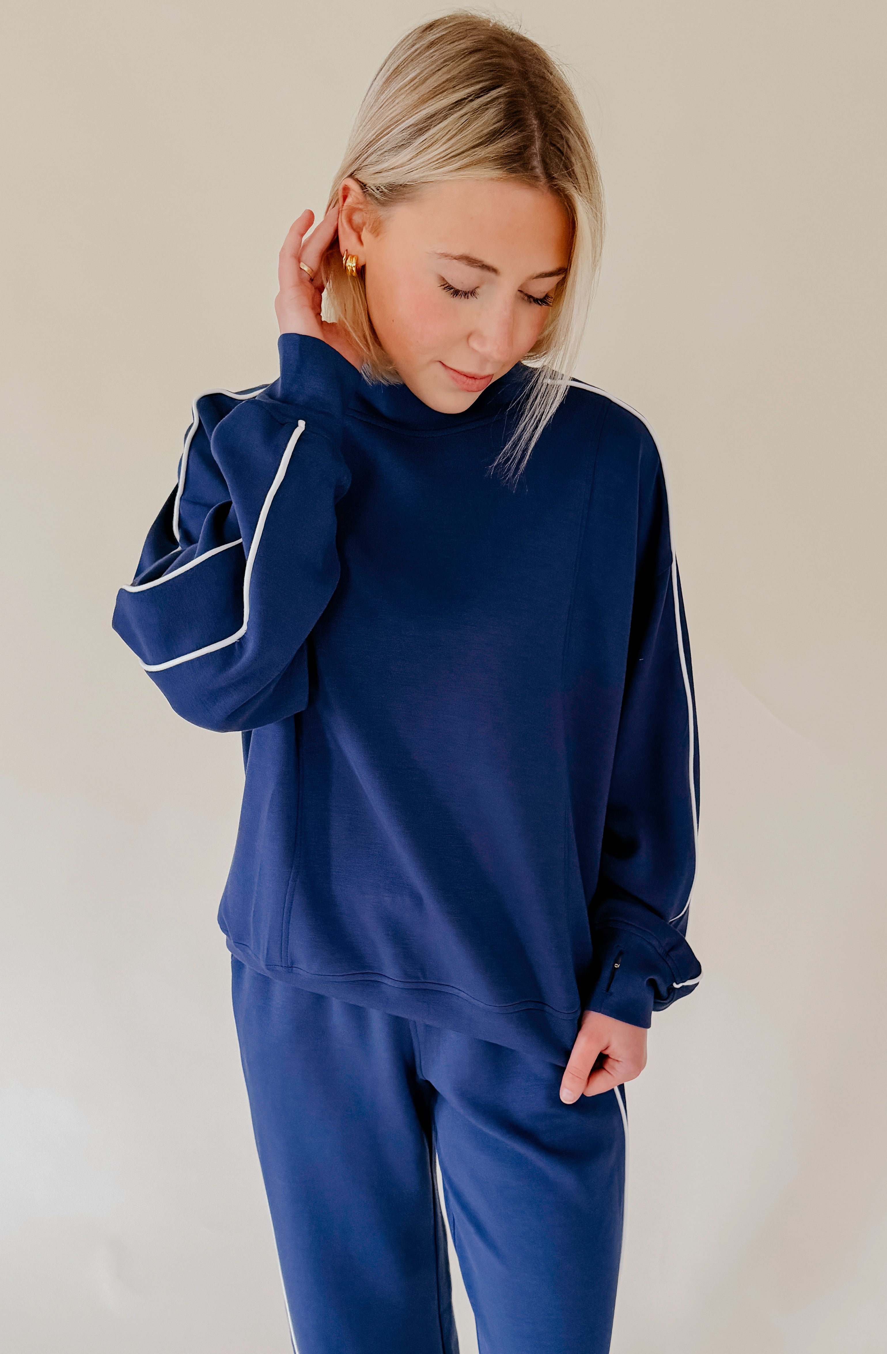 LIGHT AS AIR MODAL SCUBA TOP WITH PIPING