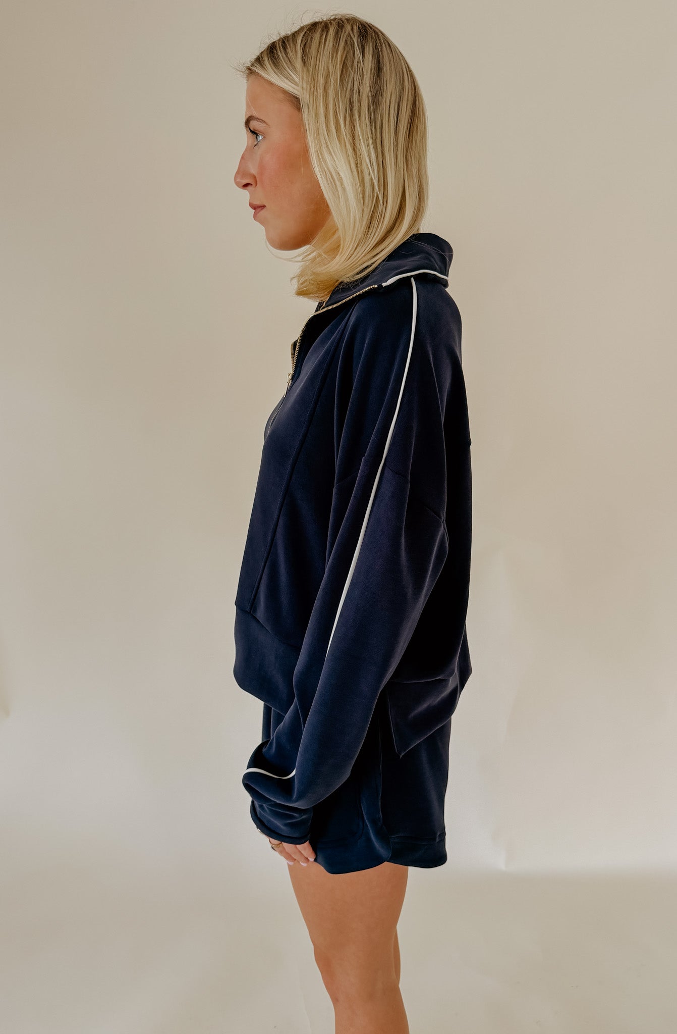 LOUNGING OUT JACKET