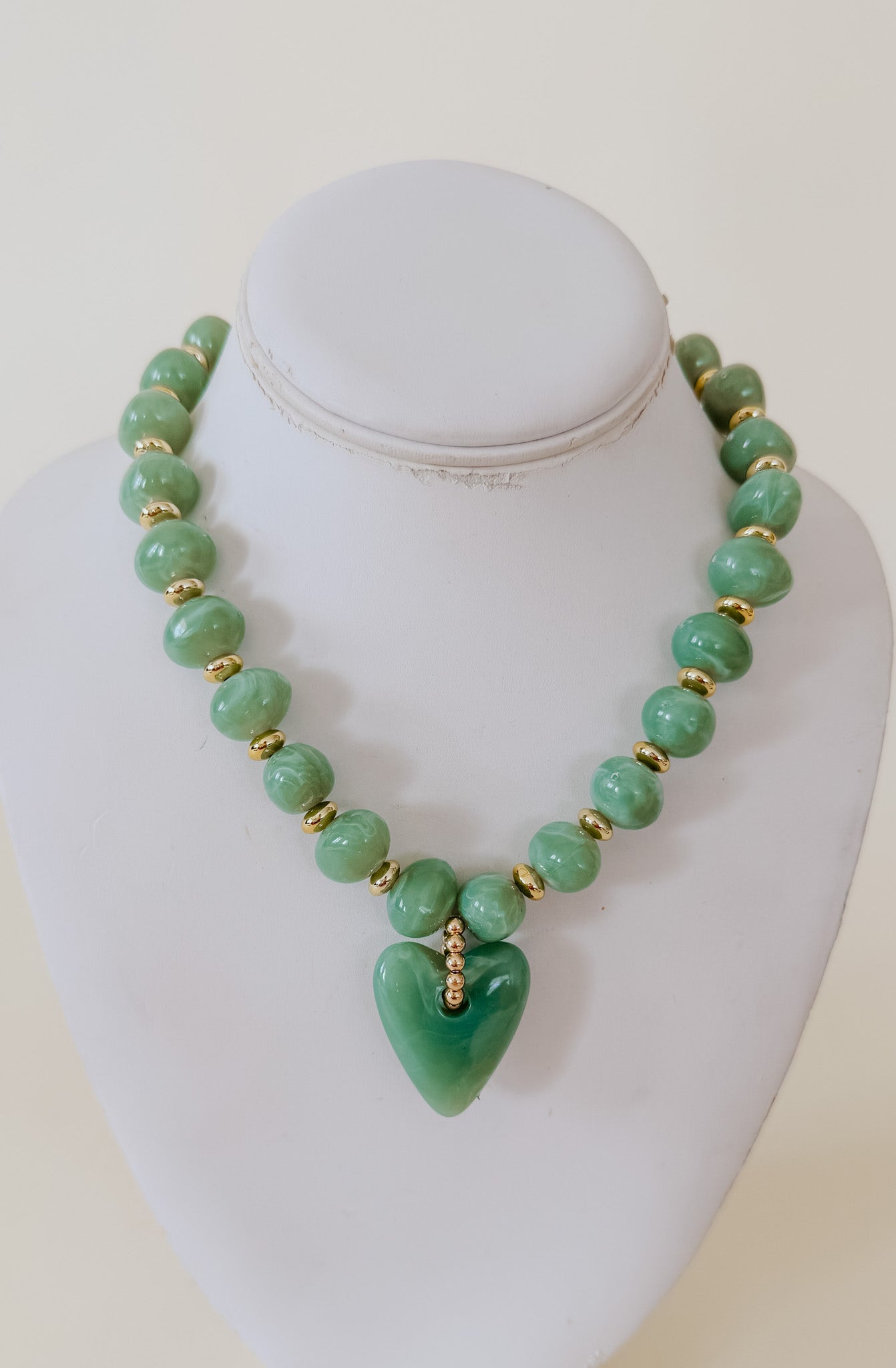 ATHENS GREEN BEADED NECKLACE WITH HEART CHARM