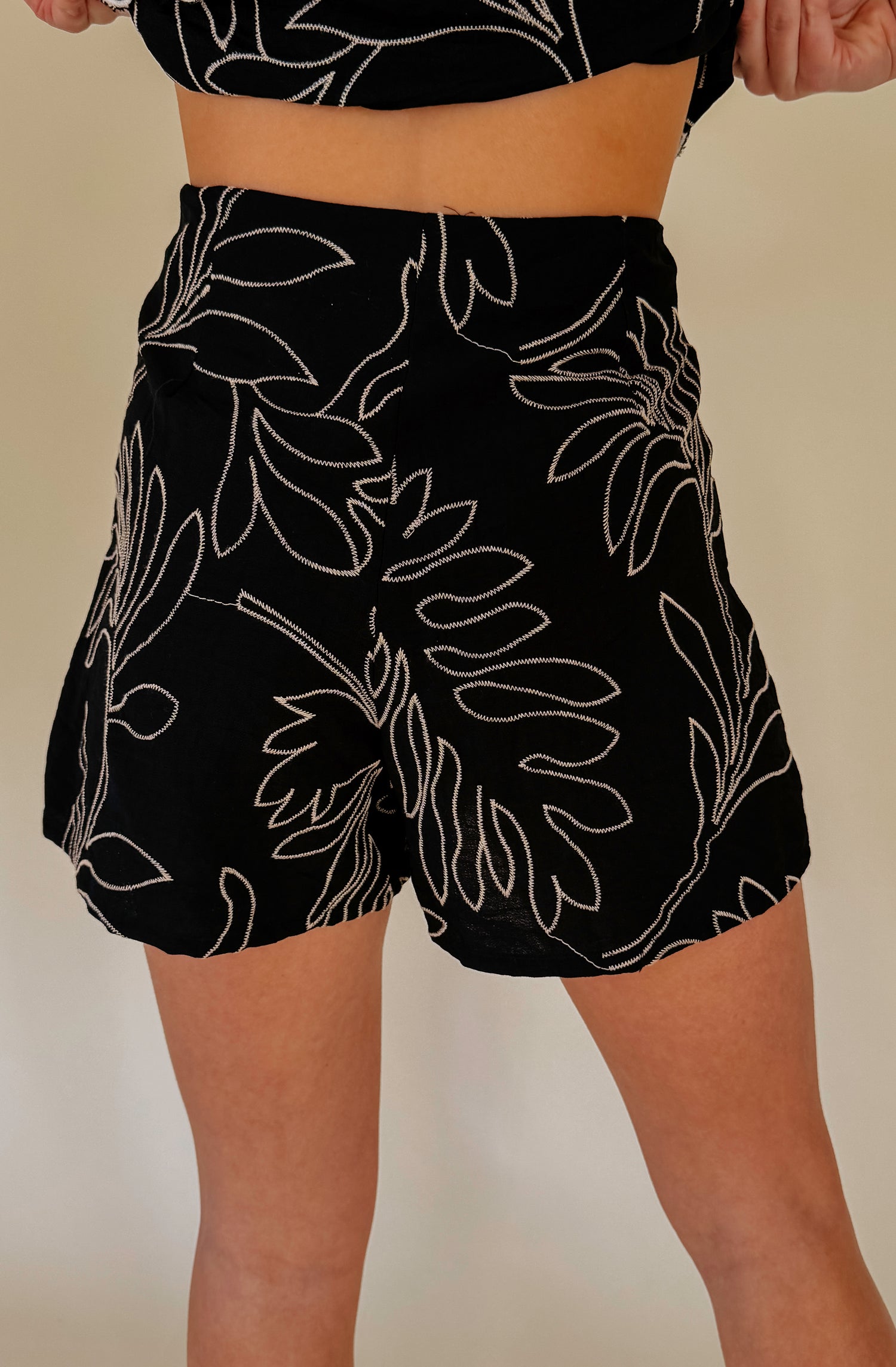 OUT OF OFFICE FLORAL SHORT