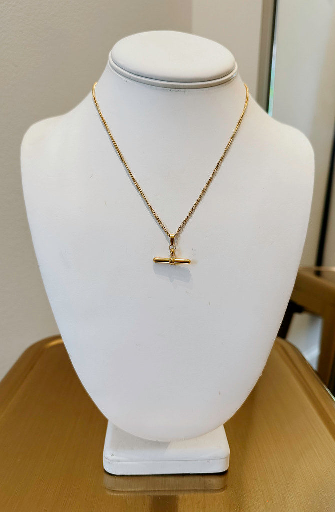 T BAR NECKLACE IN GOLD
