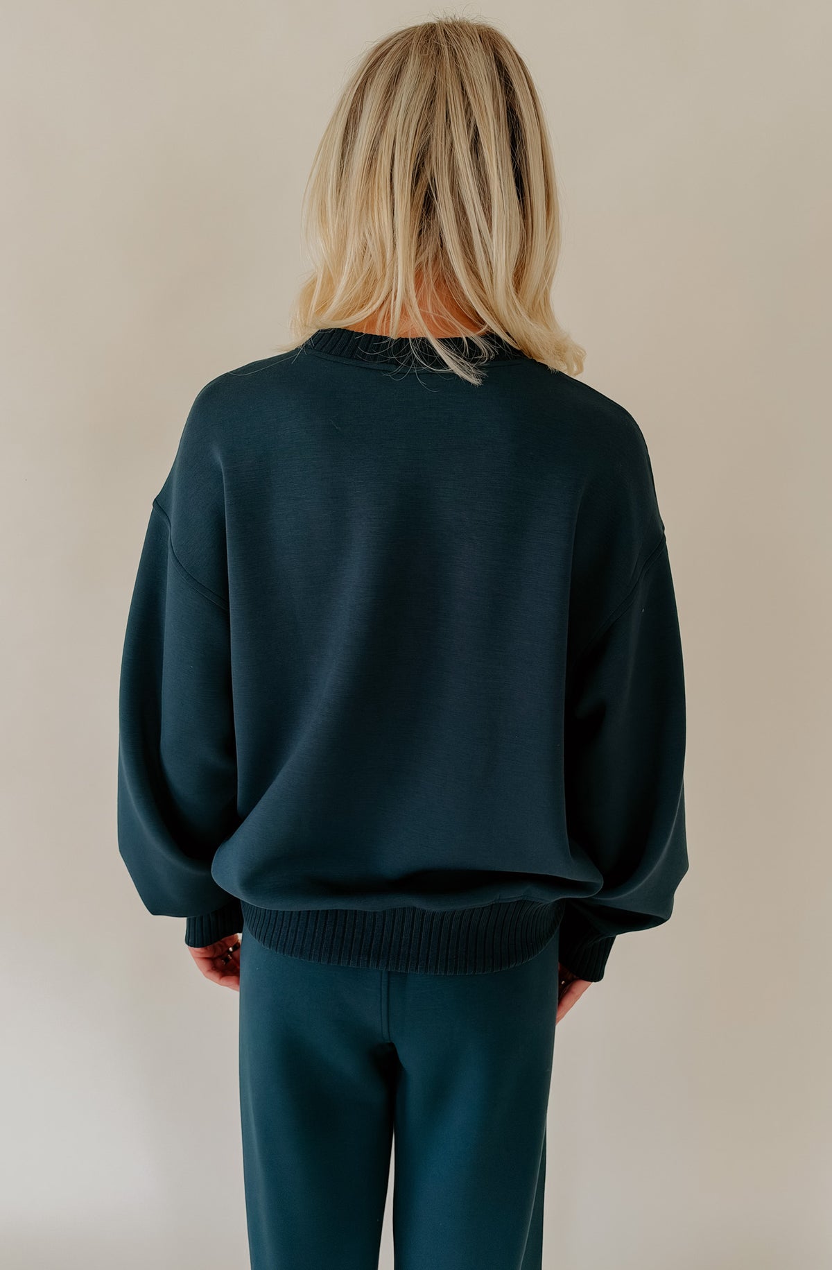LIGHT AS AIR BASIC CREW NECK PULLOVER
