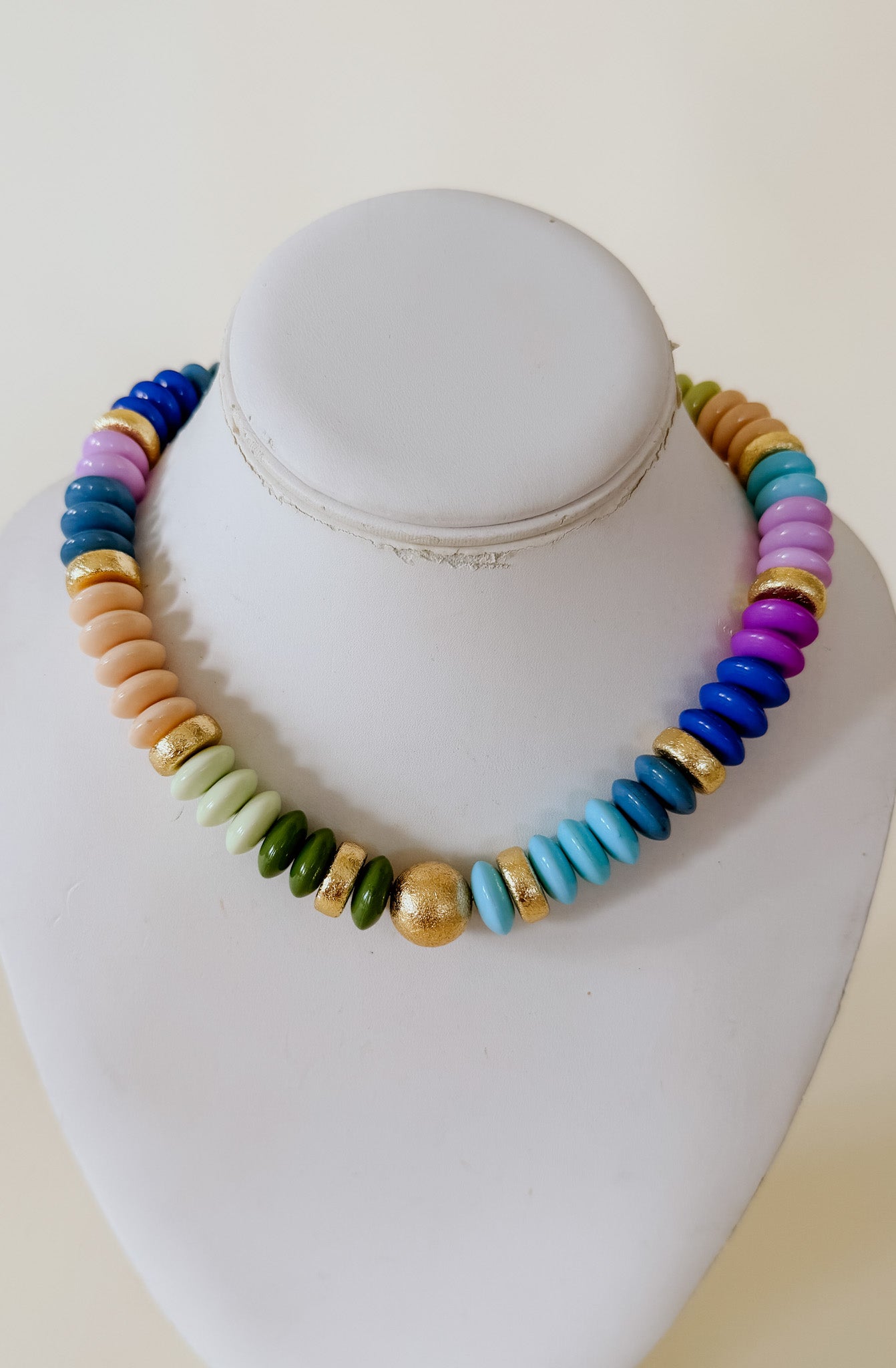 TOBIE CHUNKY BEADED DISC NECKLACE